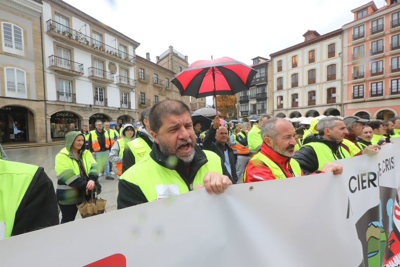 Los trabajadores de Saint-Gobain: «¡Basta ya! Avilés es industrial»