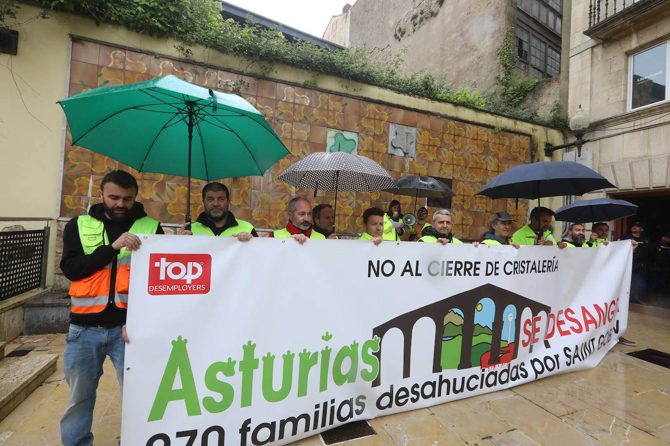 Los trabajadores de Saint-Gobain: «¡Basta ya! Avilés es industrial»