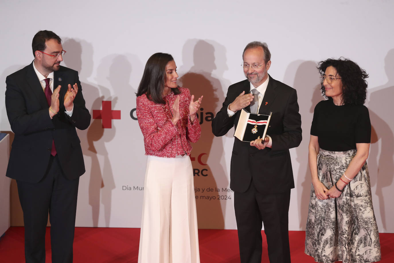 La Reina Letizia ensalza en Oviedo la labor de Cruz Roja