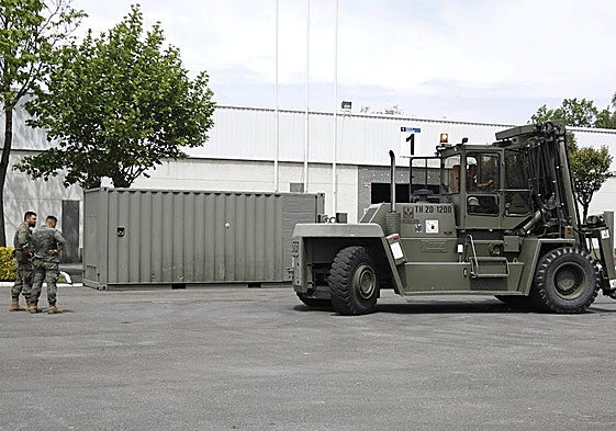 Amplia presencia militar en el recinto ferial Luis Adaro de Gijón por los prepaartivos de los actos del Día de las Fuerzas Armadas 2024.