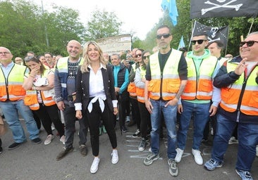 Yolanda Díaz arenga en Avilés a los trabajadores de Saint-Gobain