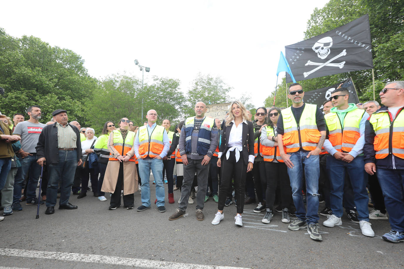 Yolanda Díaz arenga en Avilés a los trabajadores de Saint-Gobain