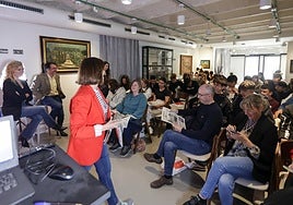 Leticia Álvarez, Ángel González, Laura Fonseca, Luis Felipe Fernández, Mónica Yugueros, profesores y estudiantes del Instituto Elisa y Luis Villamil de Vegadeo.