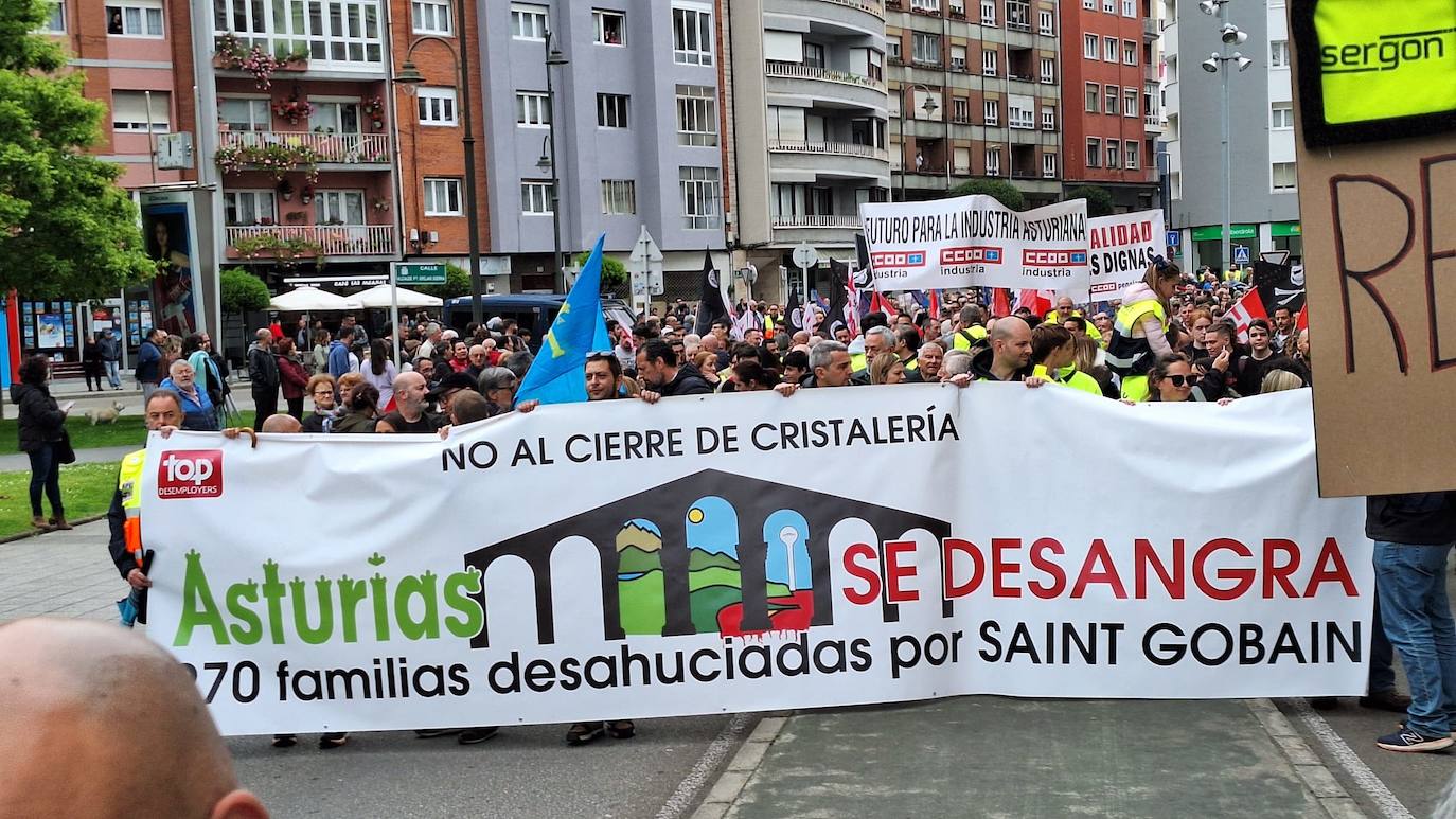 Avilés, unida contra el cierre en Saint-Gobain: «Cristalería no se cierra»