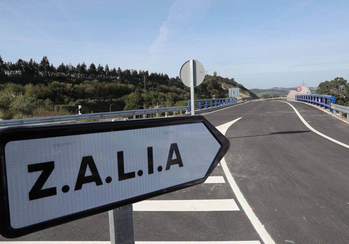 Acceso a la ZALIA desde el polígono de La Peñona.