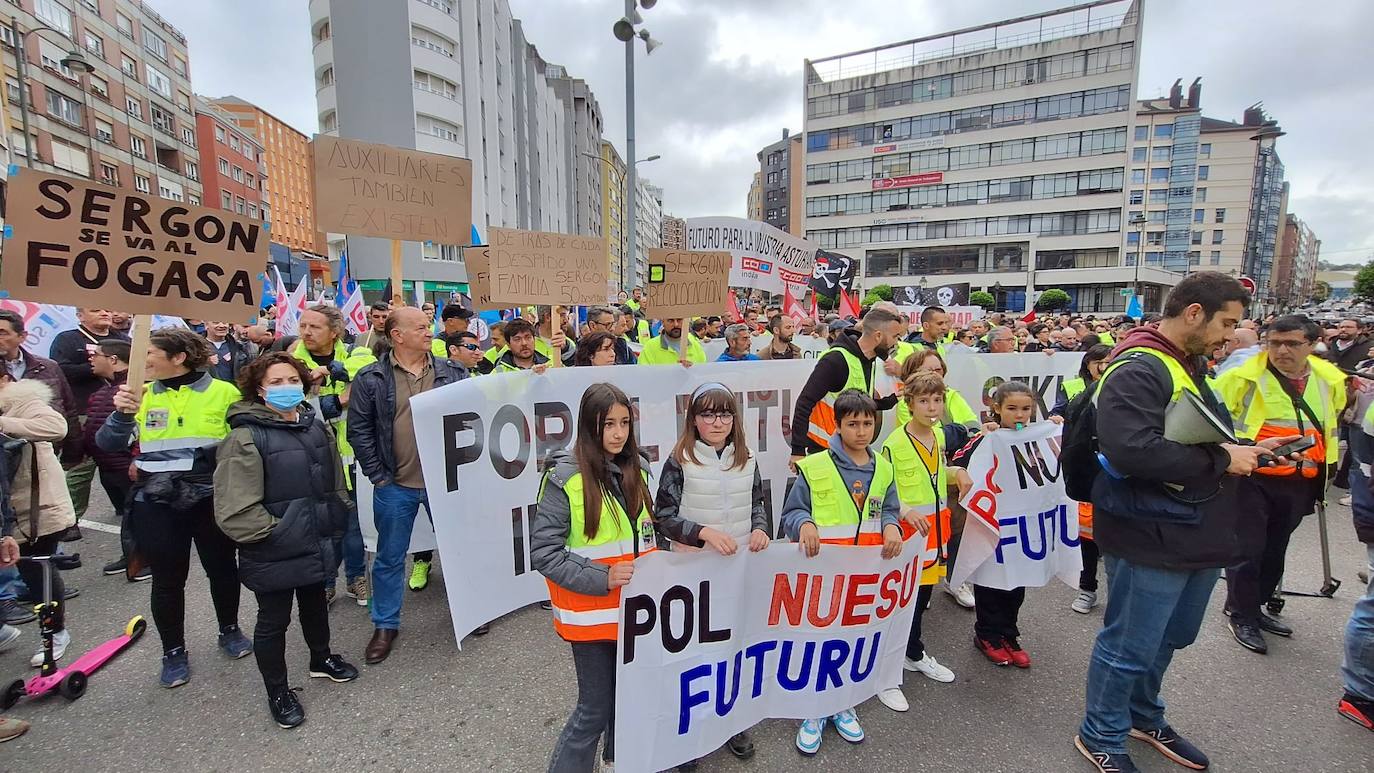 Avilés, unida contra el cierre en Saint-Gobain: «Cristalería no se cierra»