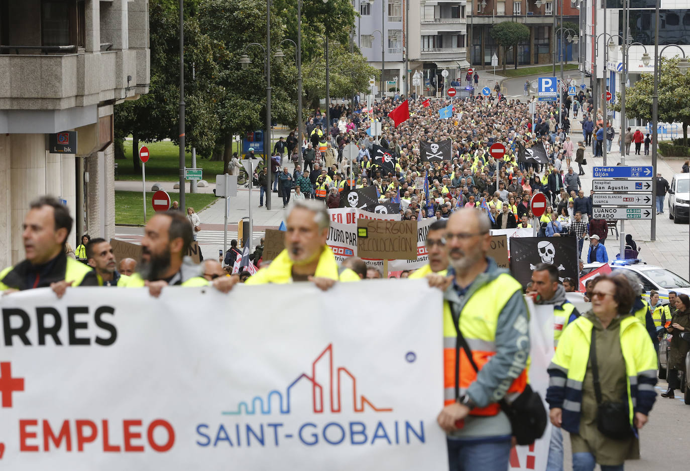 Avilés, unida contra el cierre en Saint-Gobain: «Cristalería no se cierra»