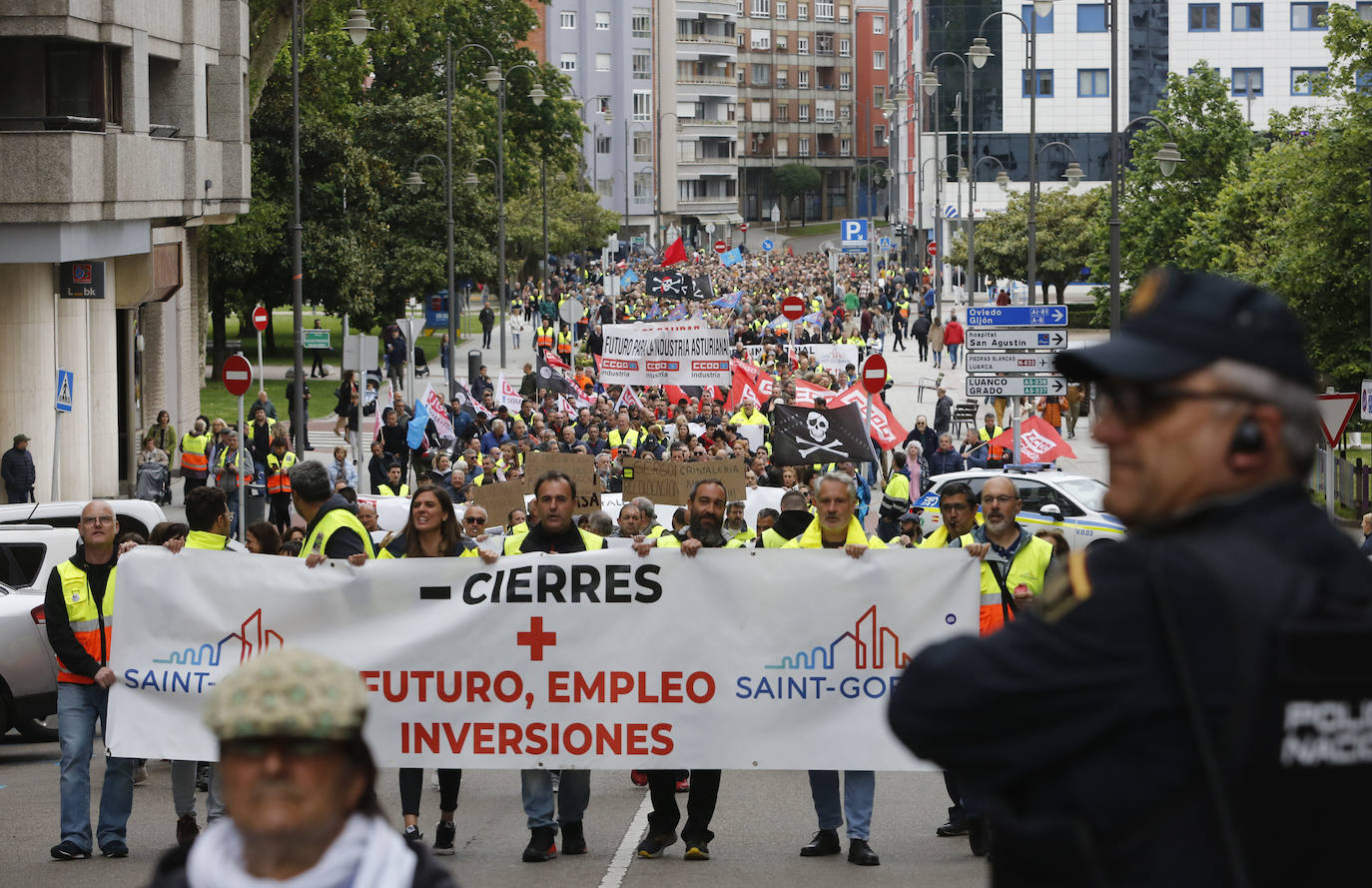 Avilés, unida contra el cierre en Saint-Gobain: «Cristalería no se cierra»