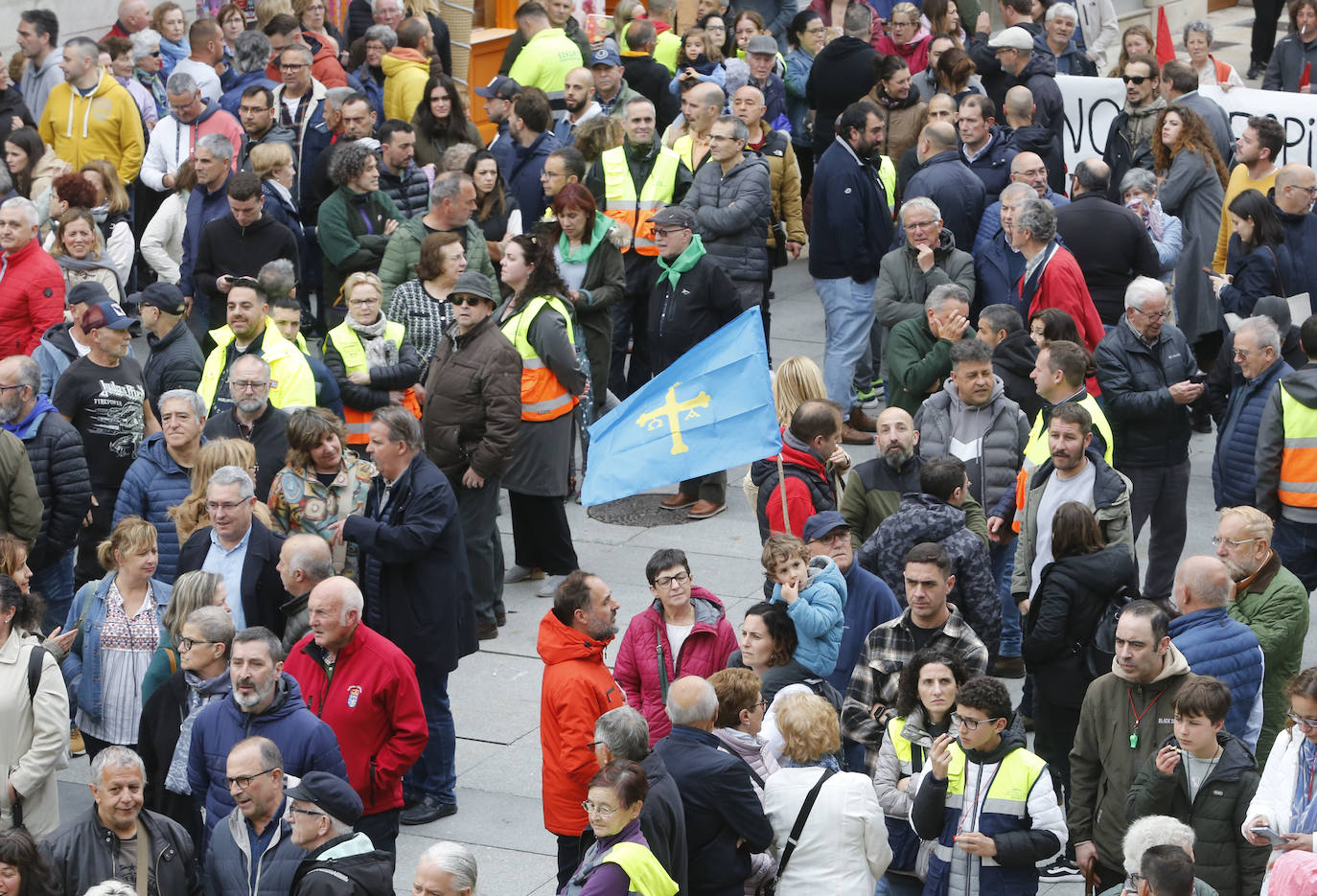 Avilés, unida contra el cierre en Saint-Gobain: «Cristalería no se cierra»