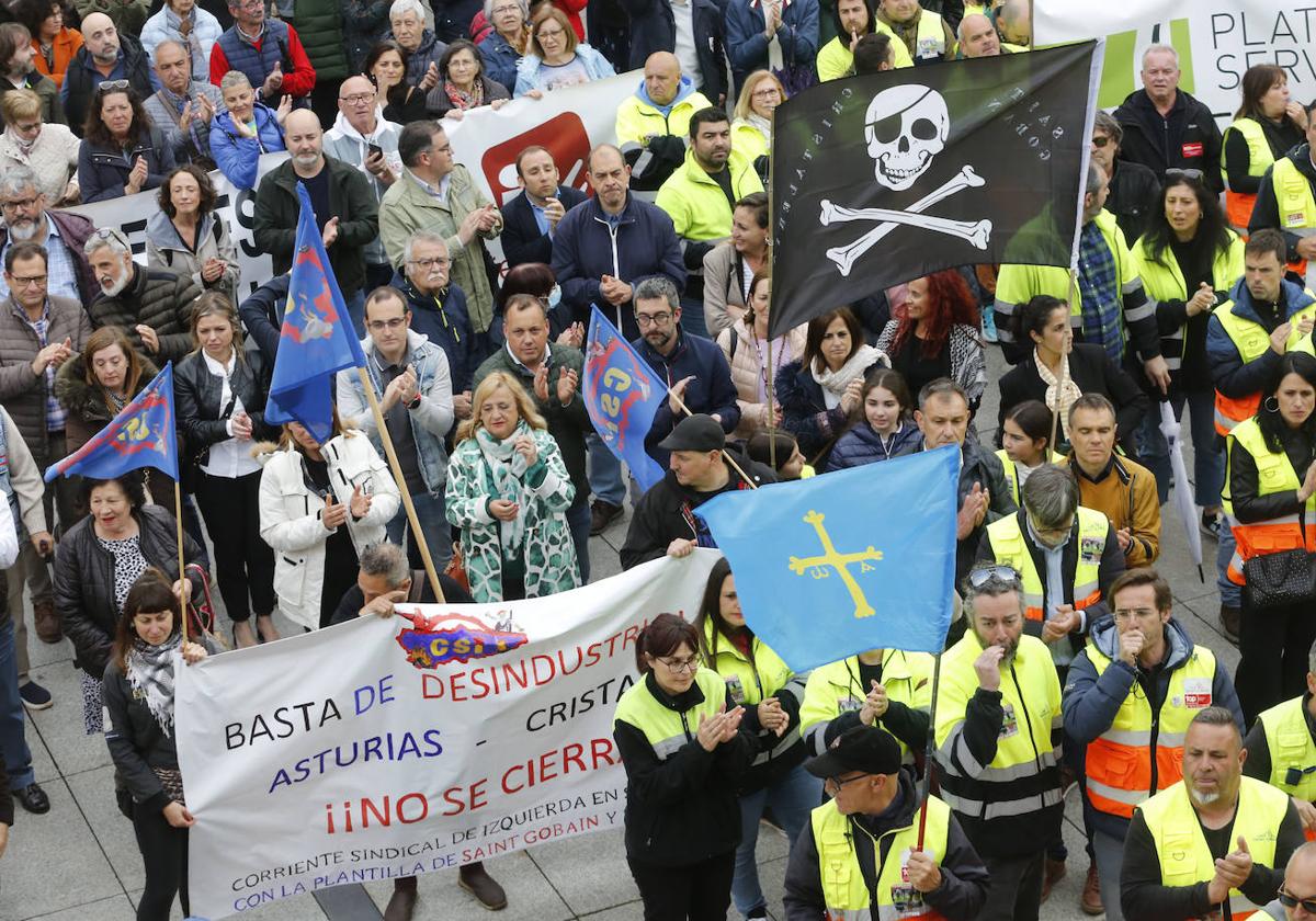 Avilés, unida contra el cierre en Saint-Gobain: «Cristalería no se cierra»