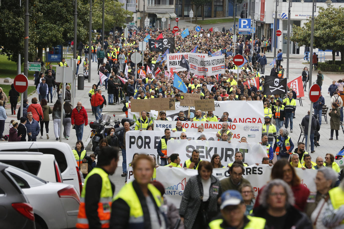 Avilés, unida contra el cierre en Saint-Gobain: «Cristalería no se cierra»