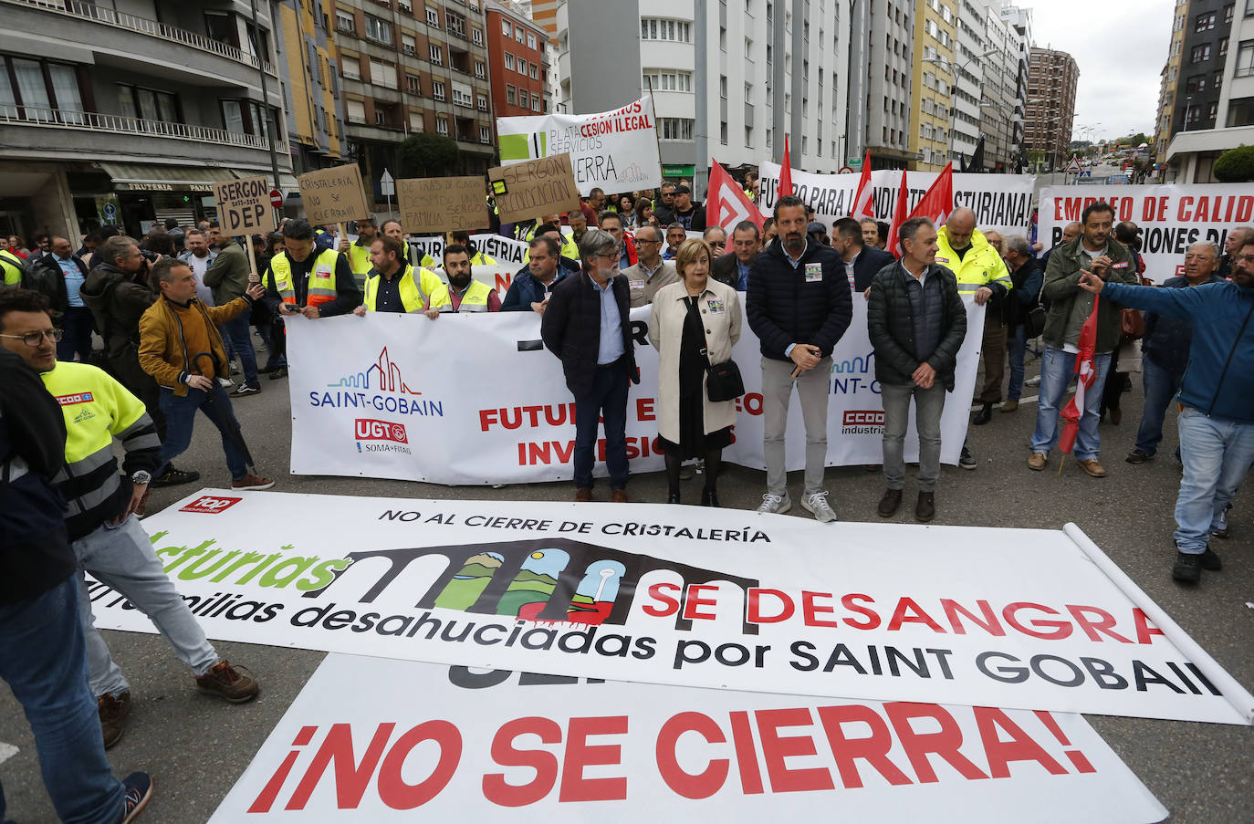 Avilés, unida contra el cierre en Saint-Gobain: «Cristalería no se cierra»