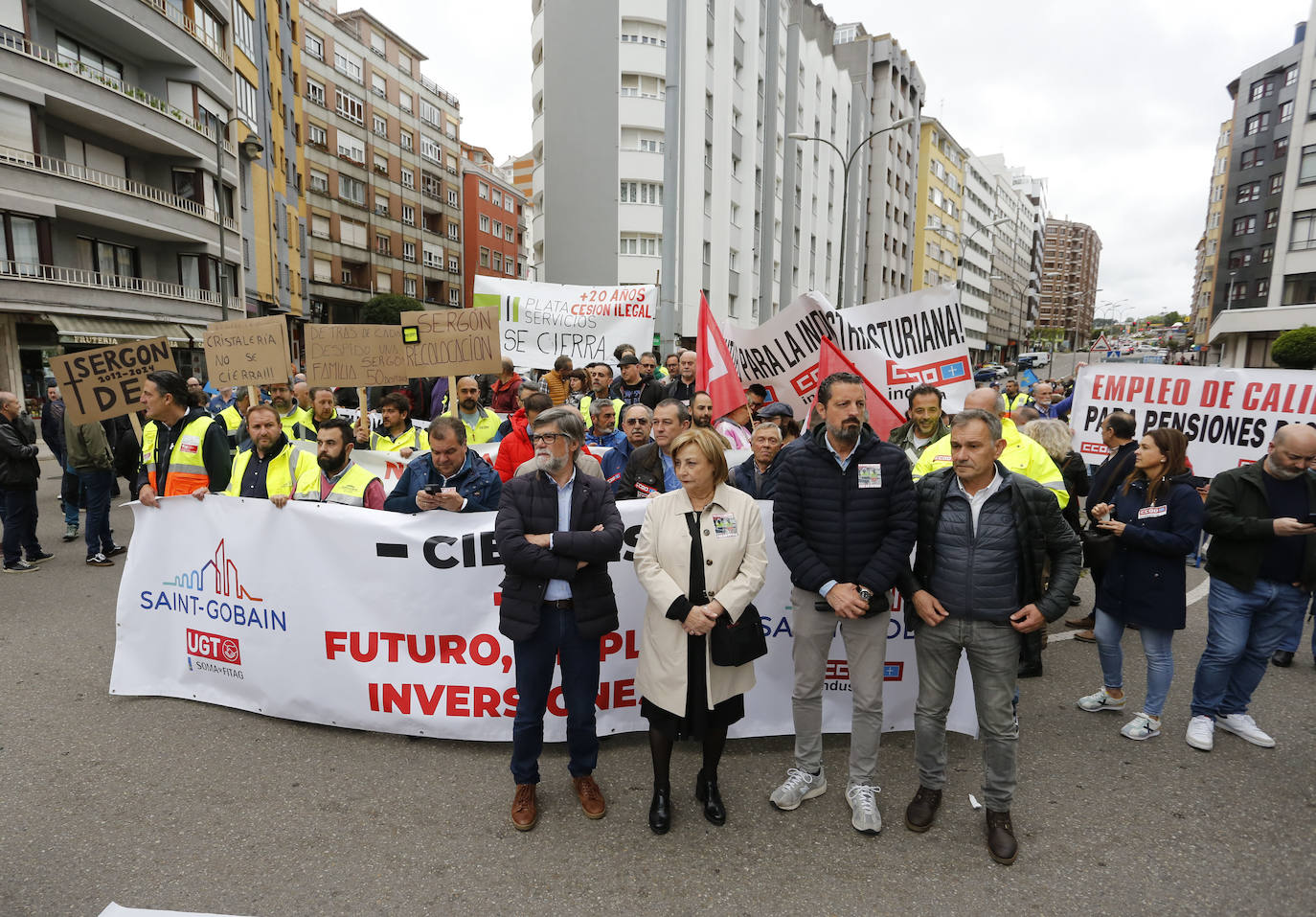 Avilés, unida contra el cierre en Saint-Gobain: «Cristalería no se cierra»