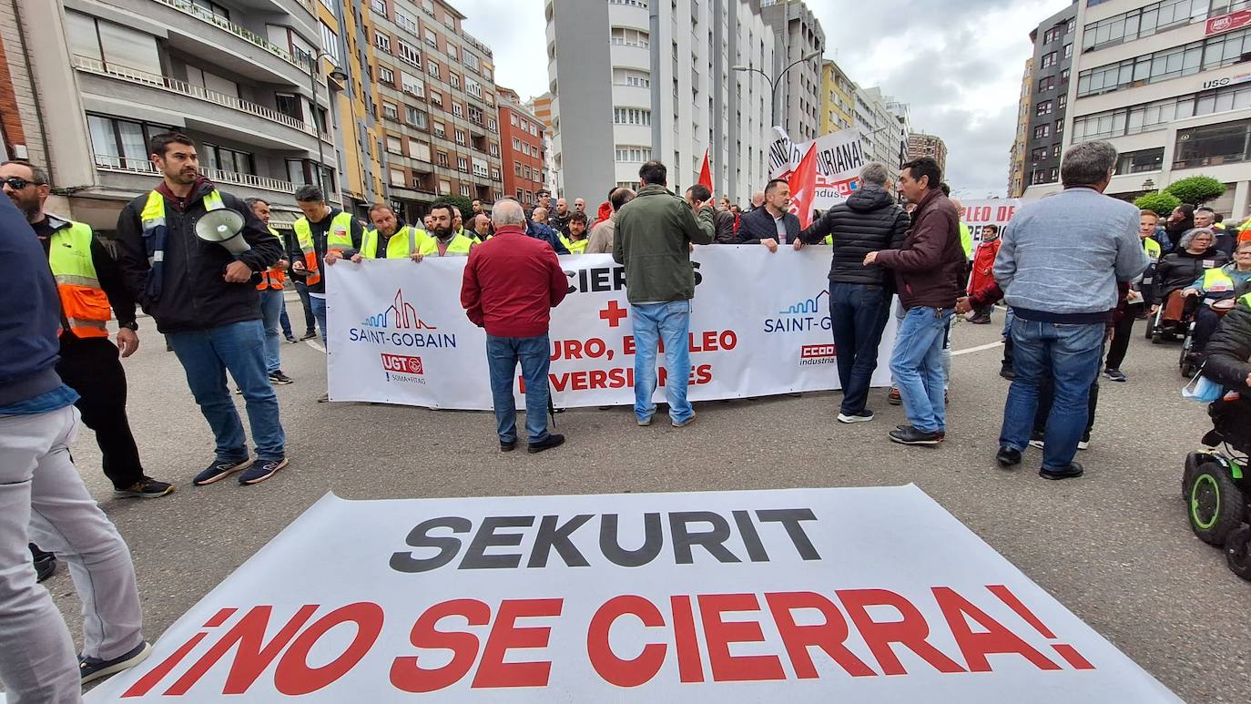 Avilés, unida contra el cierre en Saint-Gobain: «Cristalería no se cierra»