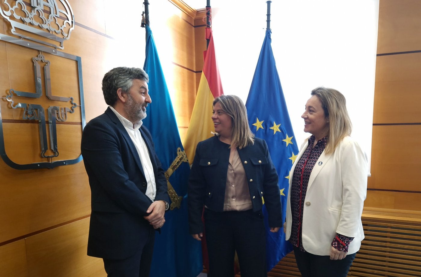 Alejandro Calvo, Gimena Llamedo y Lydia Espina.