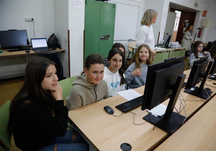 Leonor, Carlos, Romina, María y Sira, durante la edición.