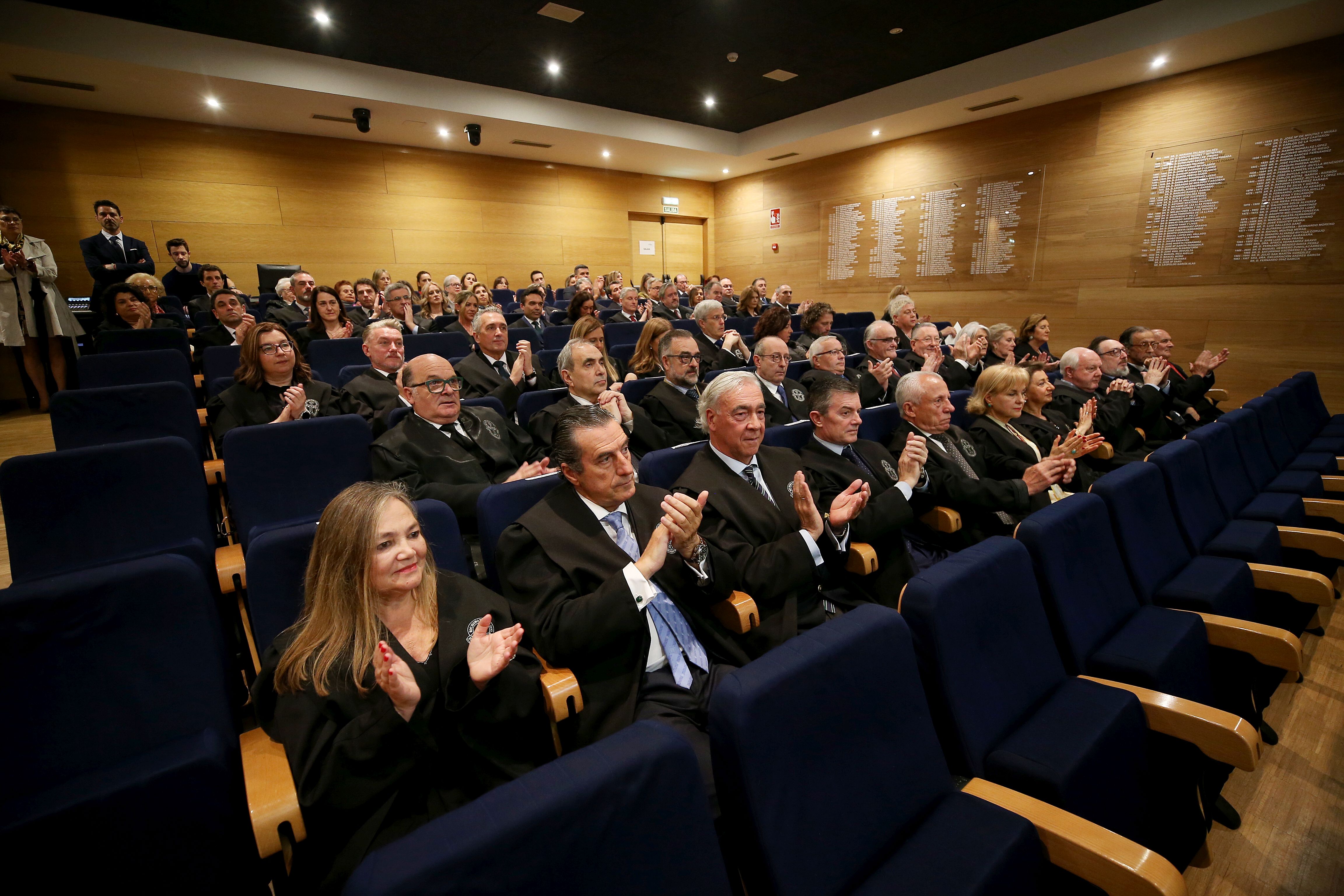 Entrega de insignias en el Colegio de Abogados de Oviedo