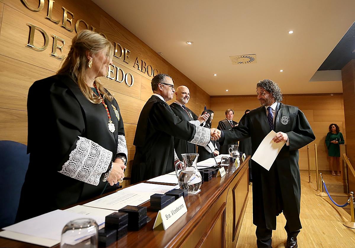Entrega de insignias en el Colegio de Abogados de Oviedo