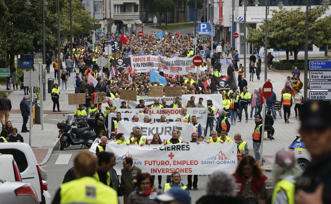 La manifestación contra el cierre de Sekurit del pasado jueves, a su paso por Francisco Orejas Sierra.