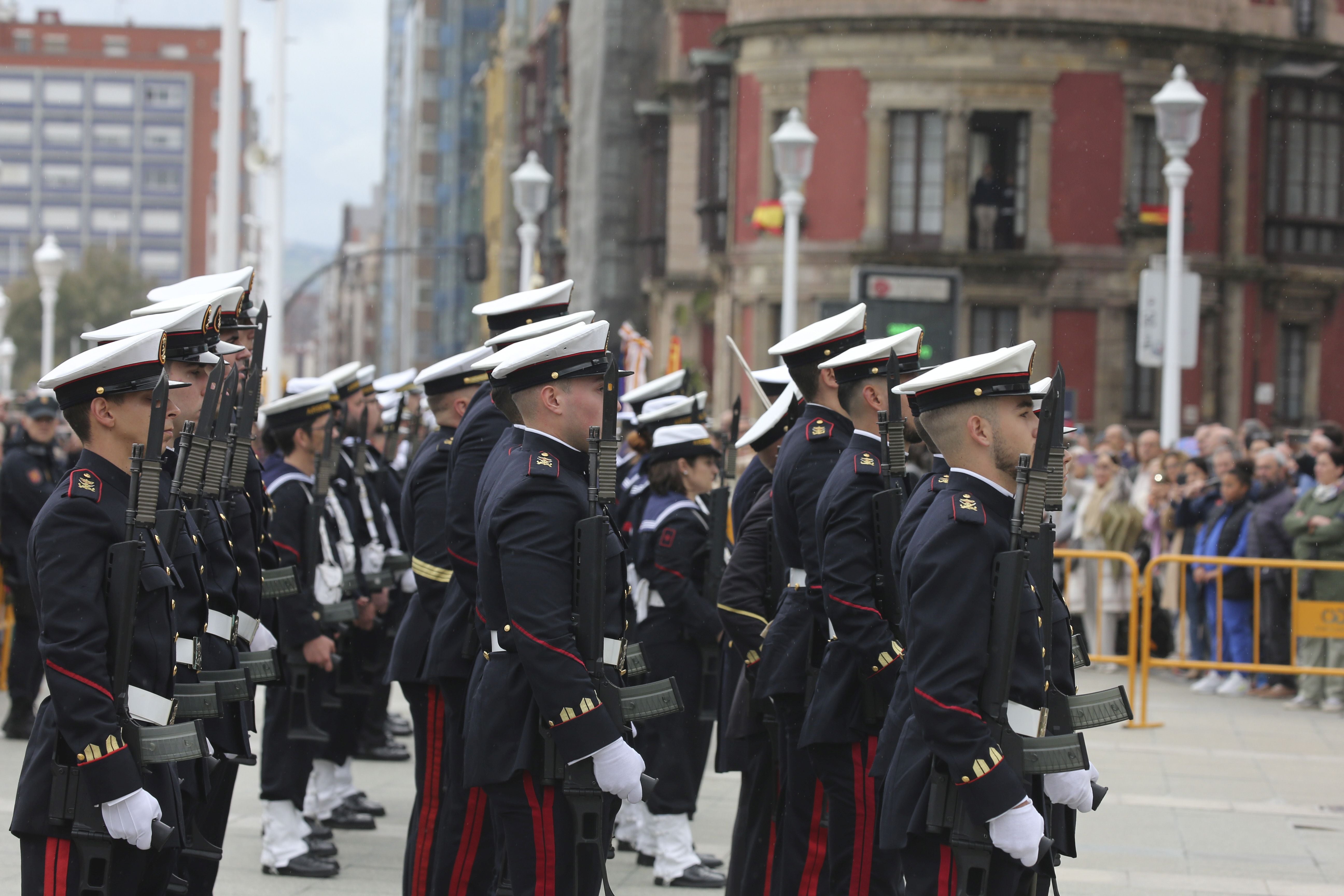 Las imágenes de la jura de bandera en Gijón (1)