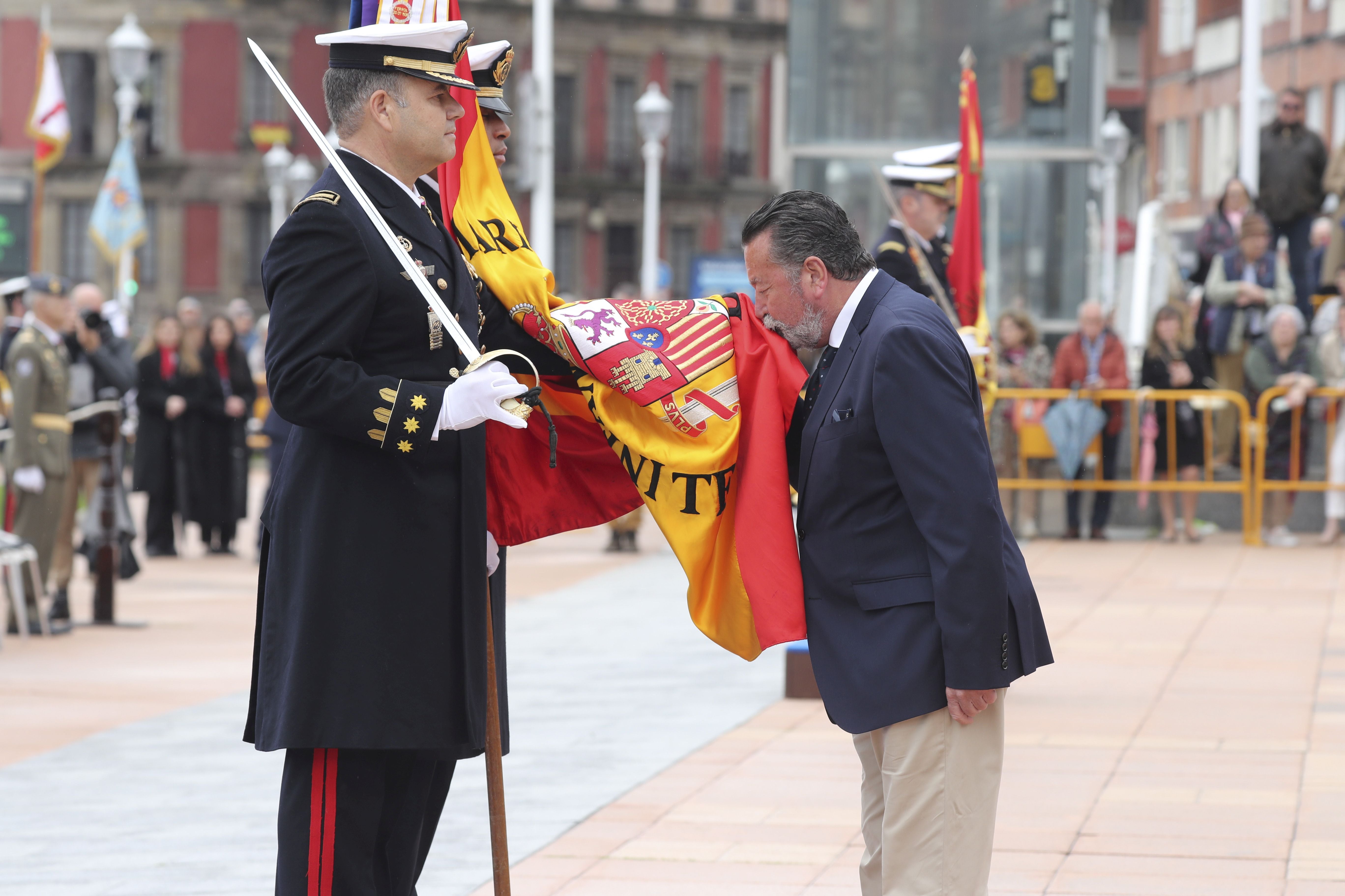 Las imágenes de la jura de bandera en Gijón (2)