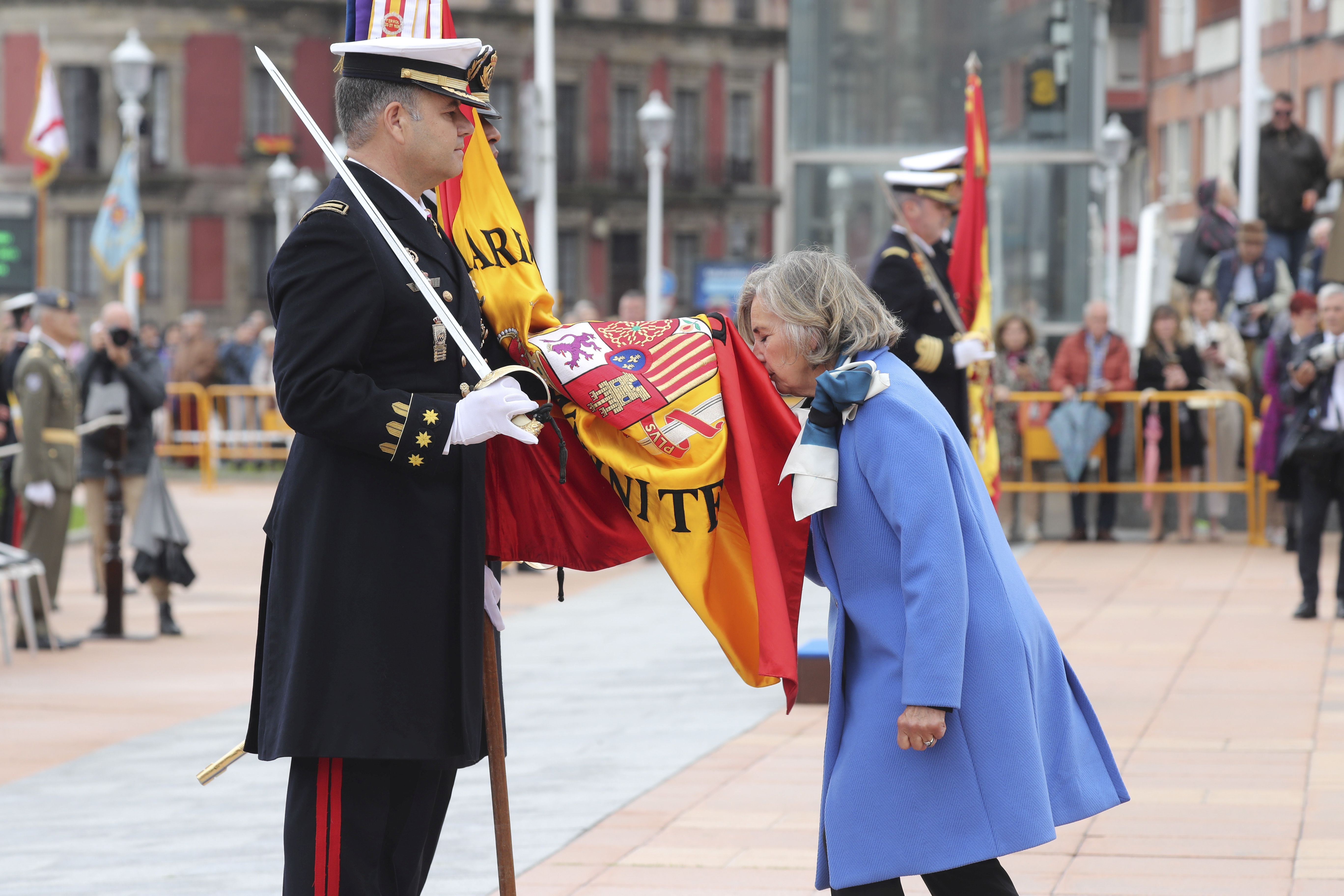 Las imágenes de la jura de bandera en Gijón (2)