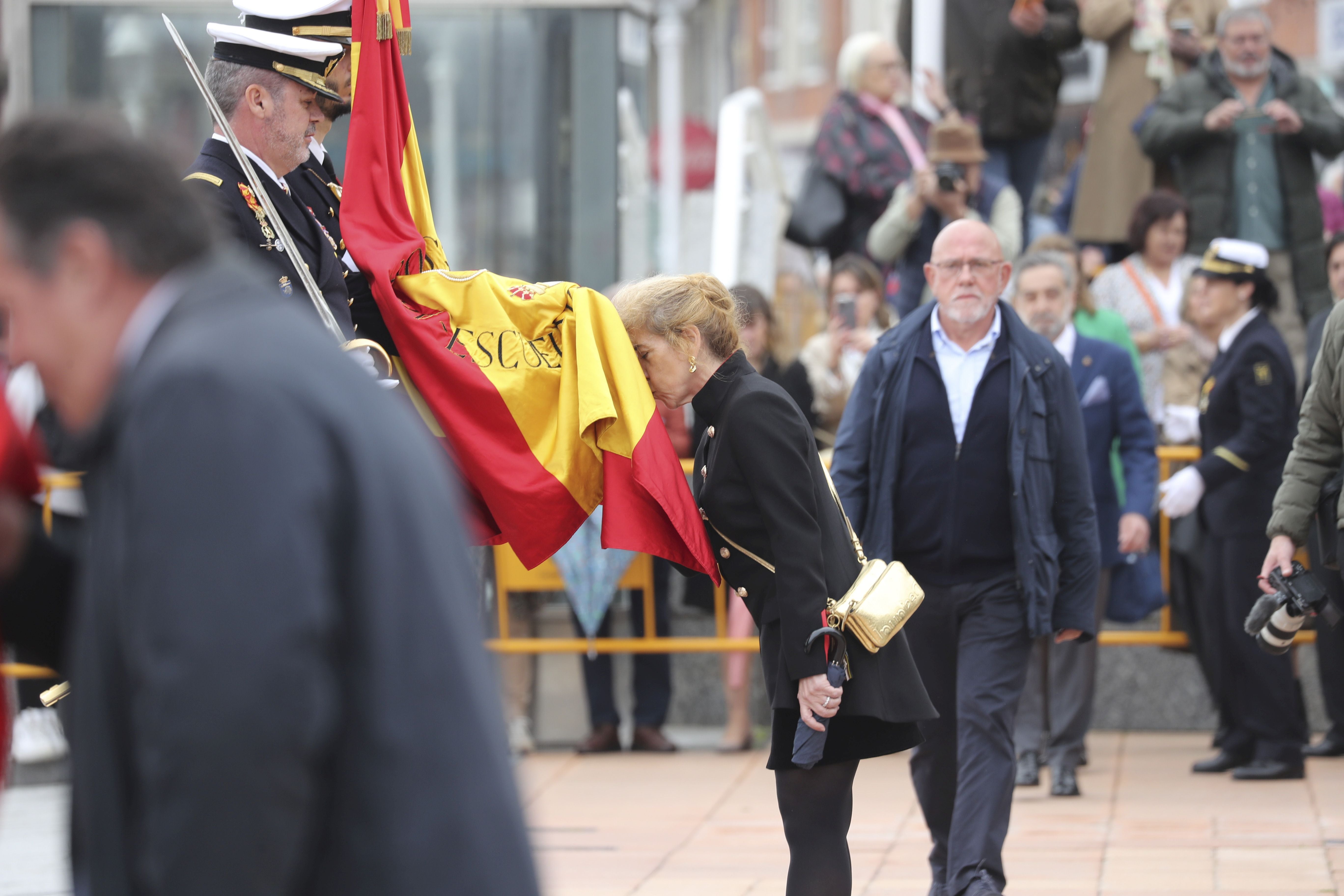 Las imágenes de la jura de bandera en Gijón (2)