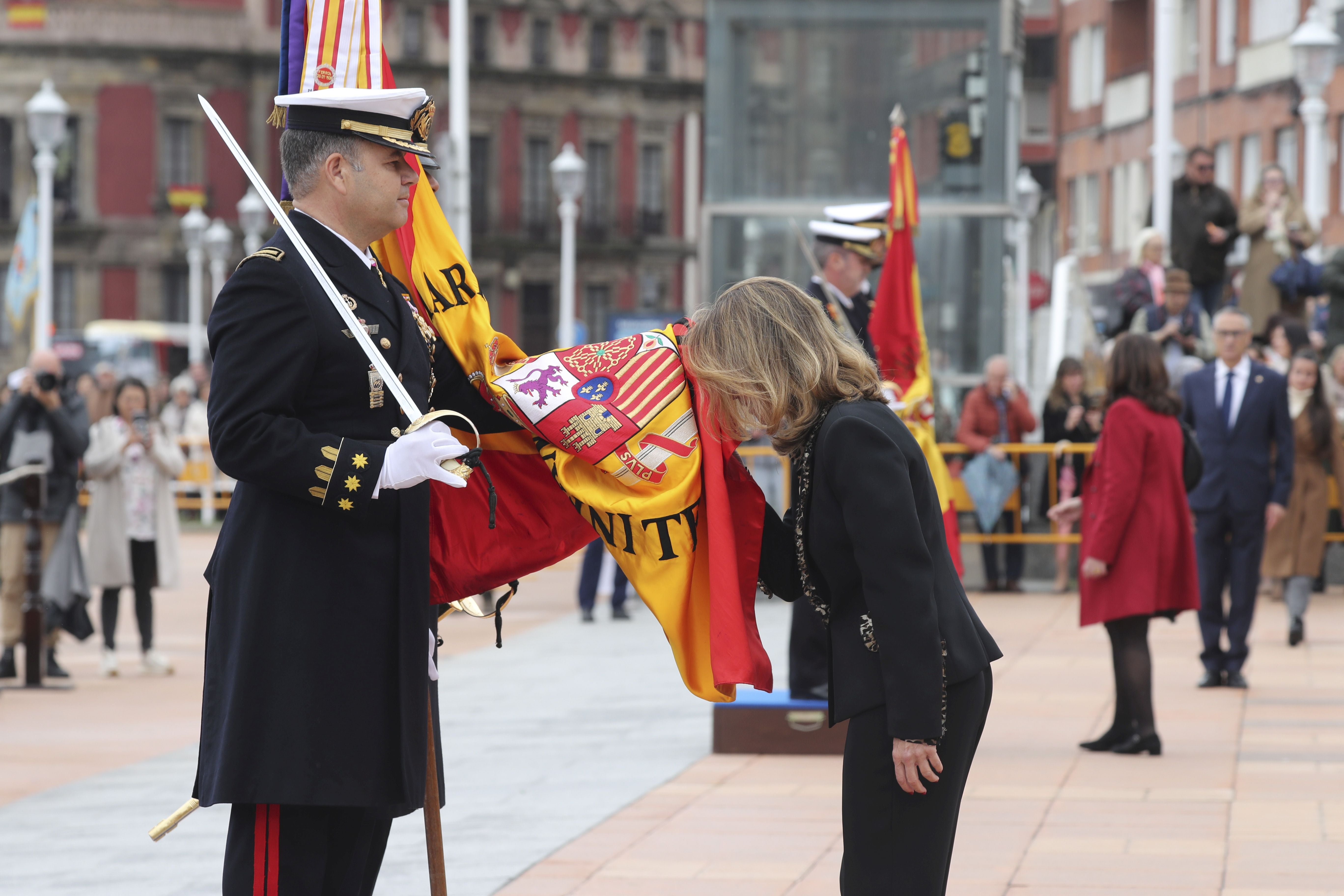 Las imágenes de la jura de bandera en Gijón (2)