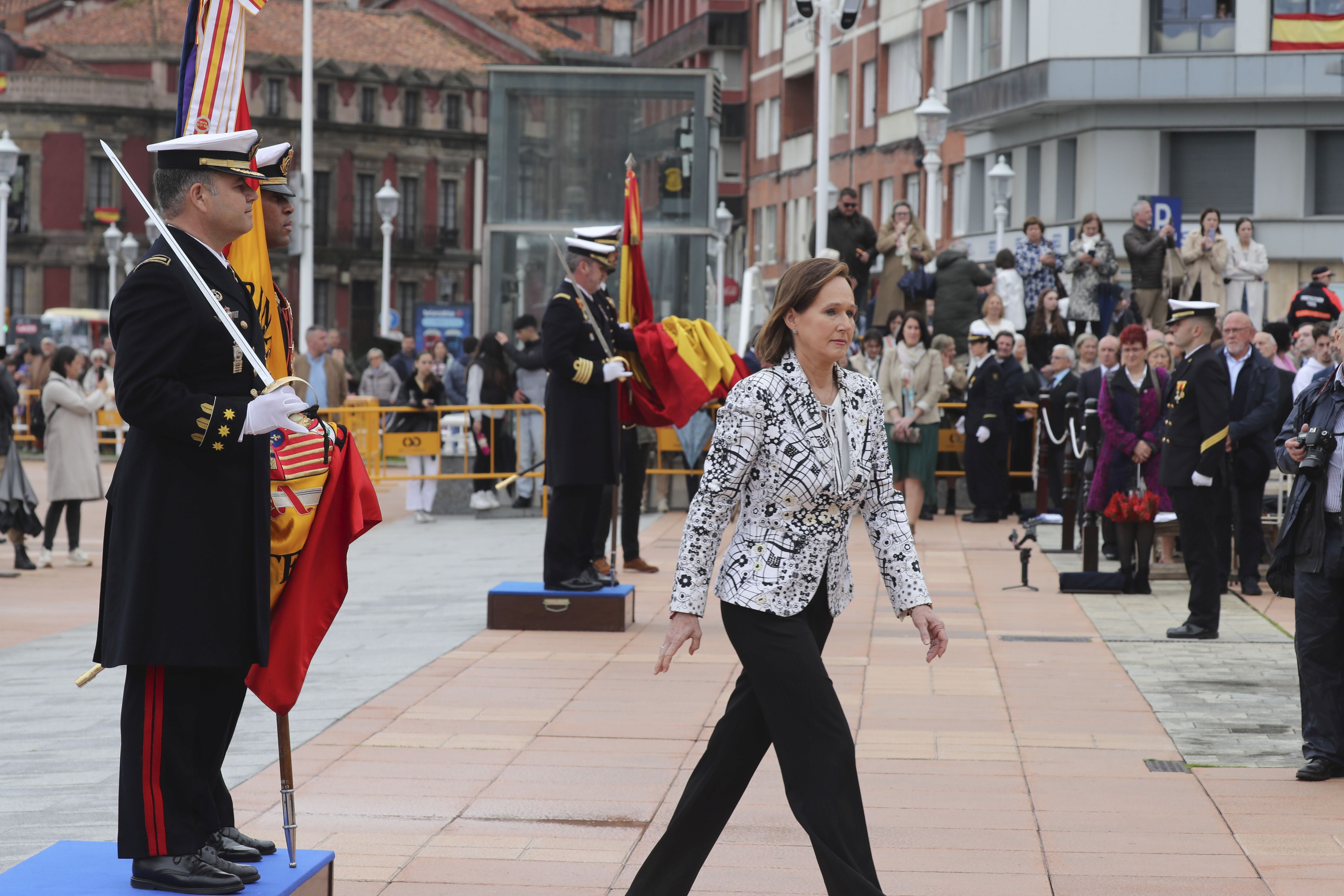 Las imágenes de la jura de bandera en Gijón (2)