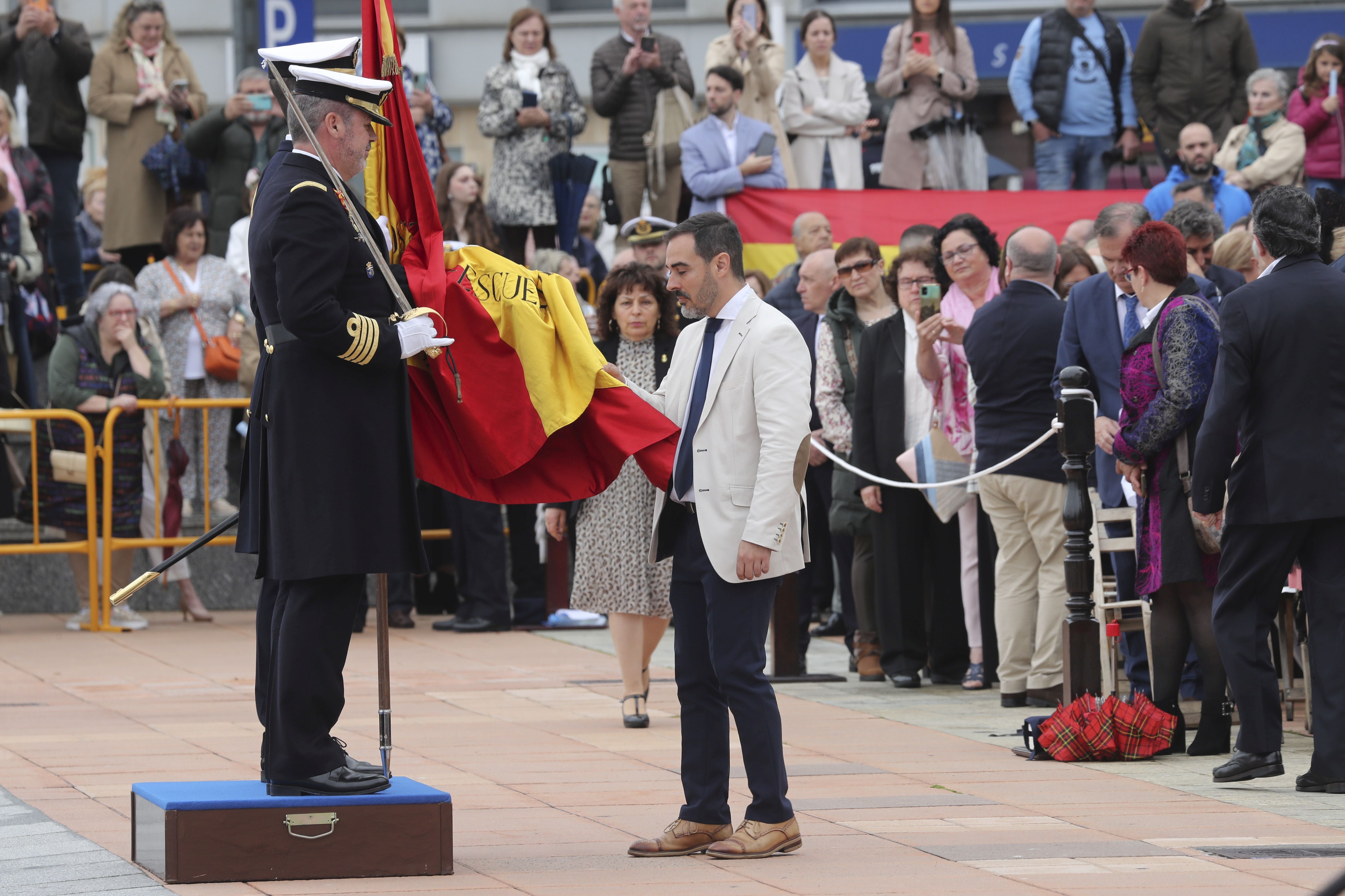 Las imágenes de la jura de bandera en Gijón (2)