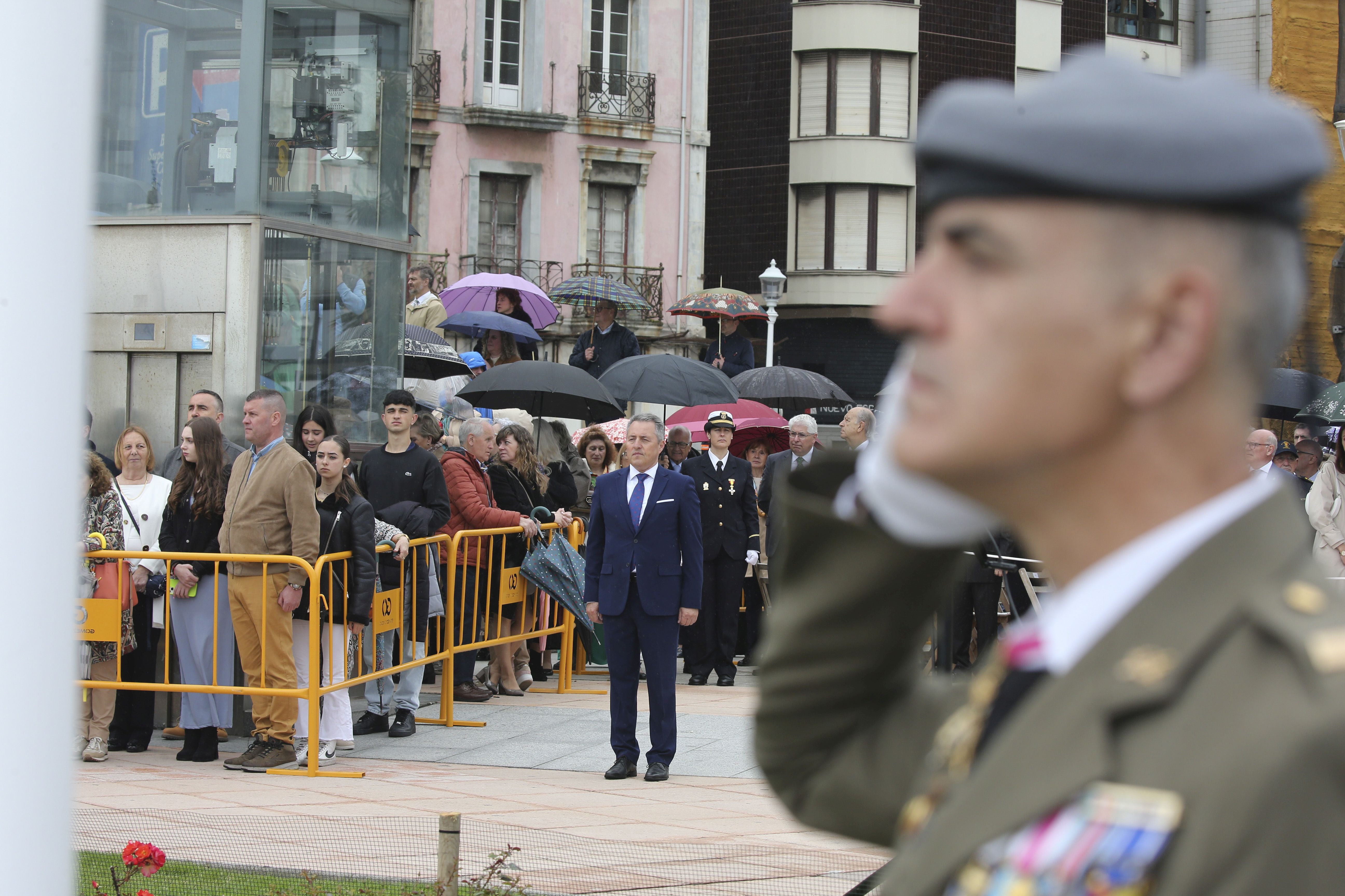 Las imágenes de la jura de bandera en Gijón (1)