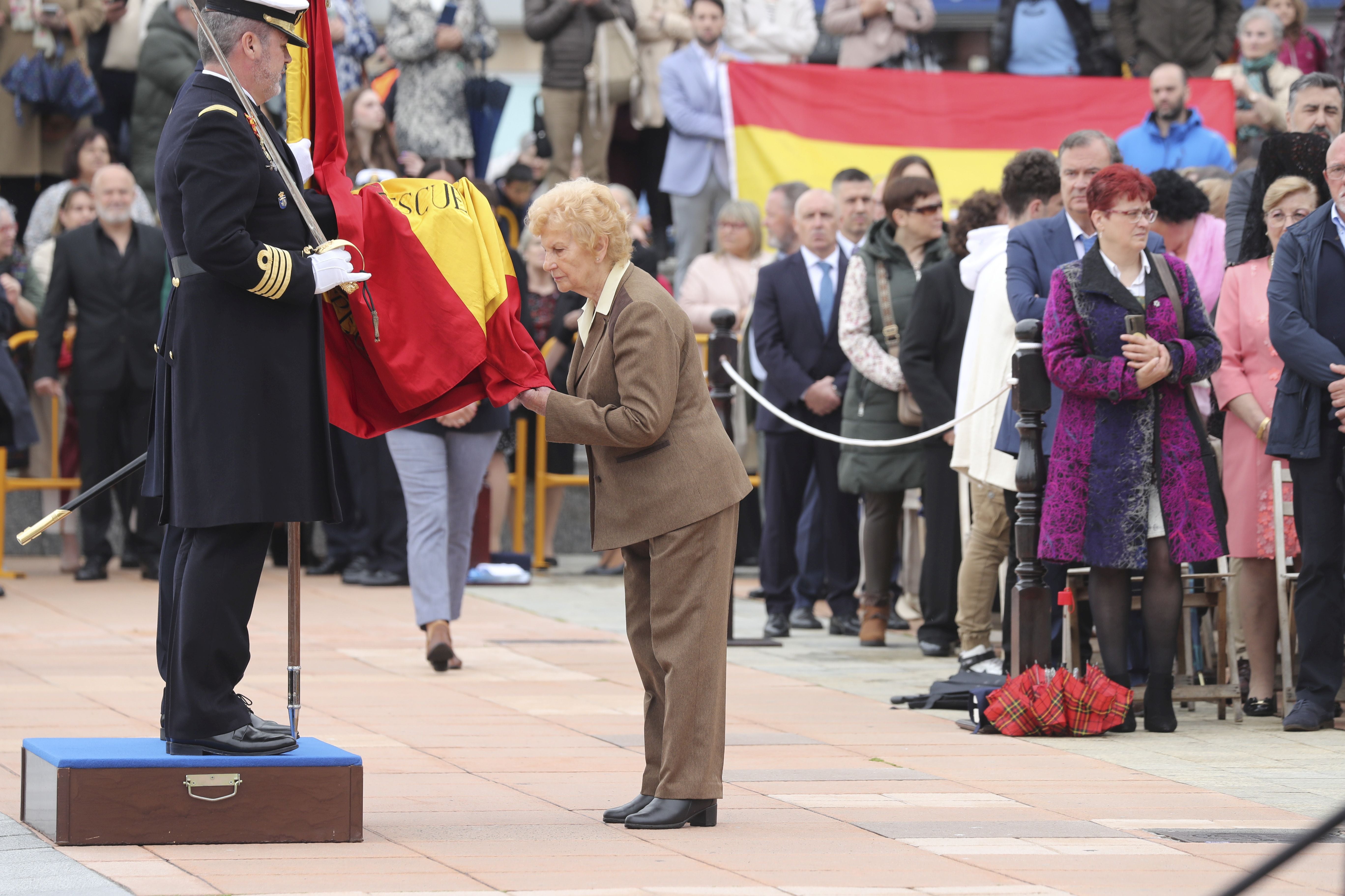 Las imágenes de la jura de bandera en Gijón (3)