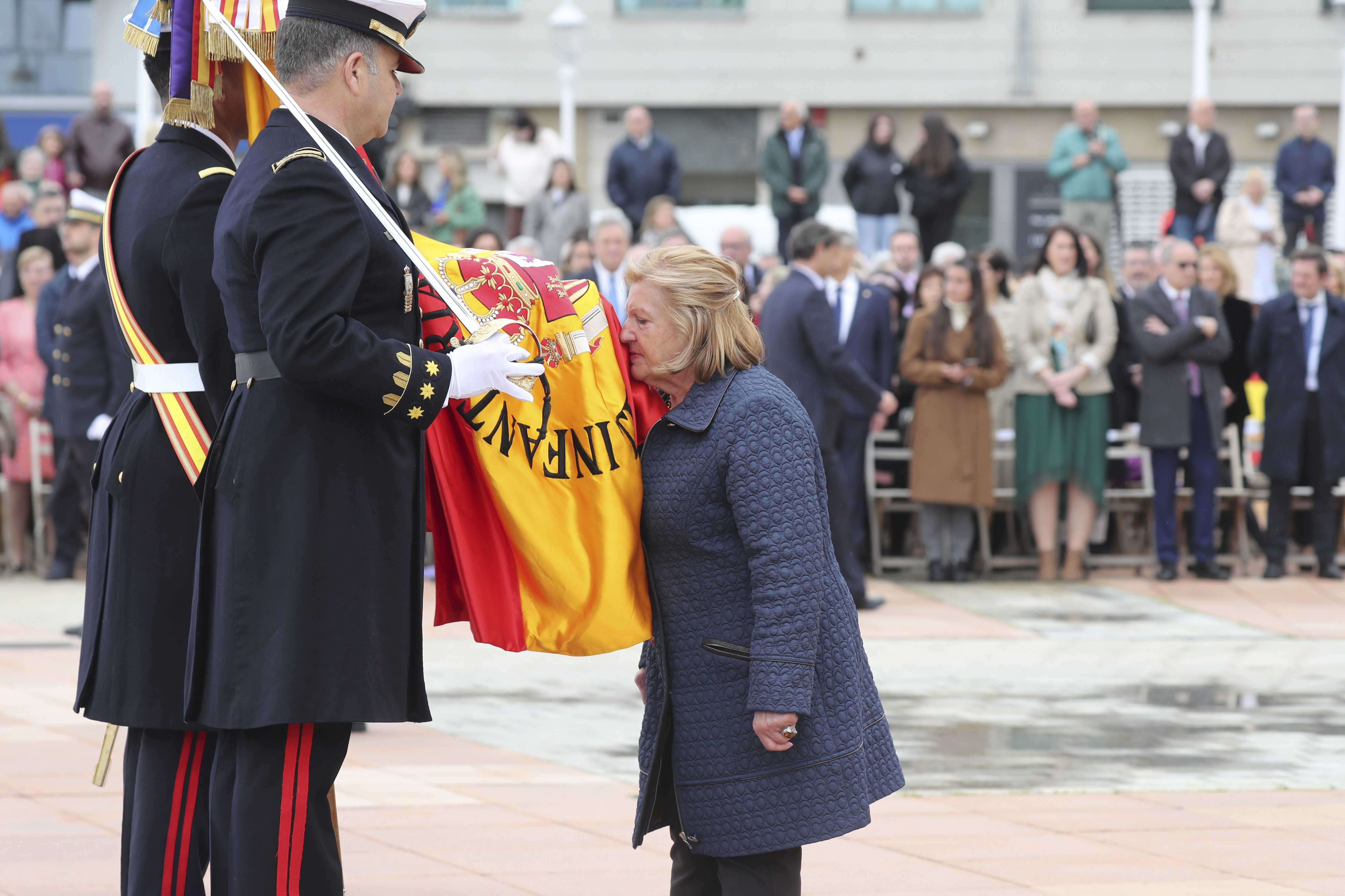 Las imágenes de la jura de bandera en Gijón (3)