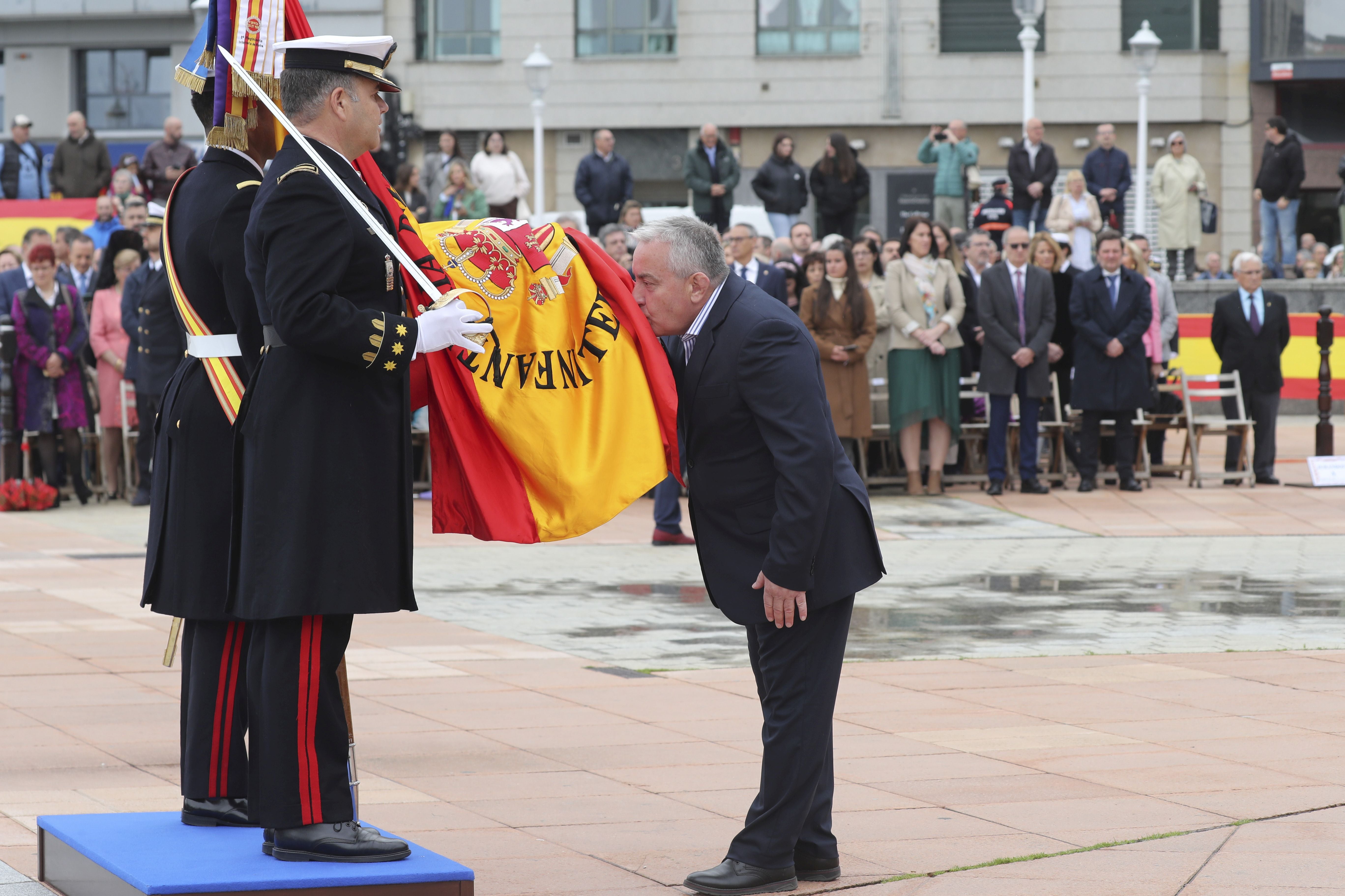 Las imágenes de la jura de bandera en Gijón (3)