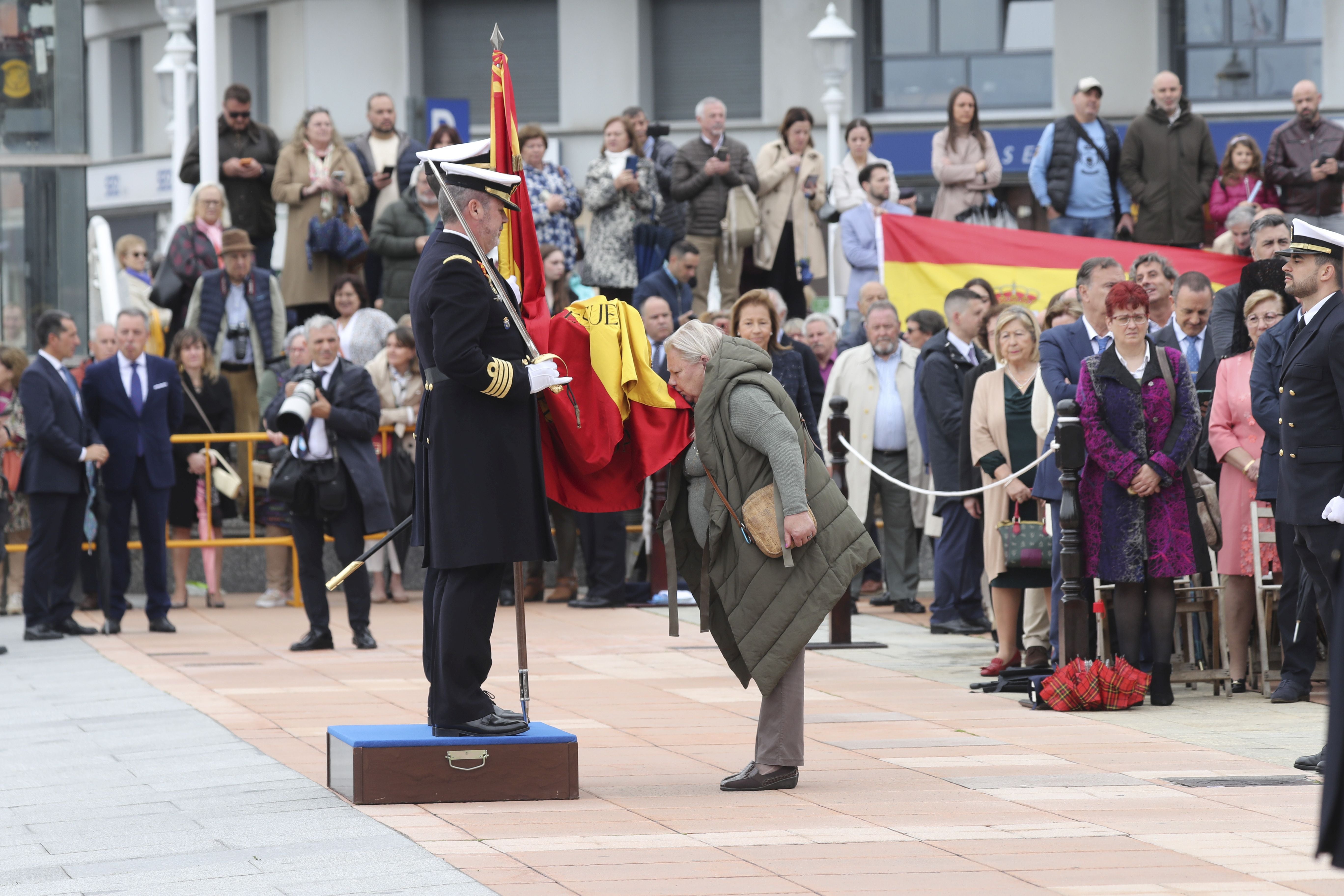 Las imágenes de la jura de bandera en Gijón (3)