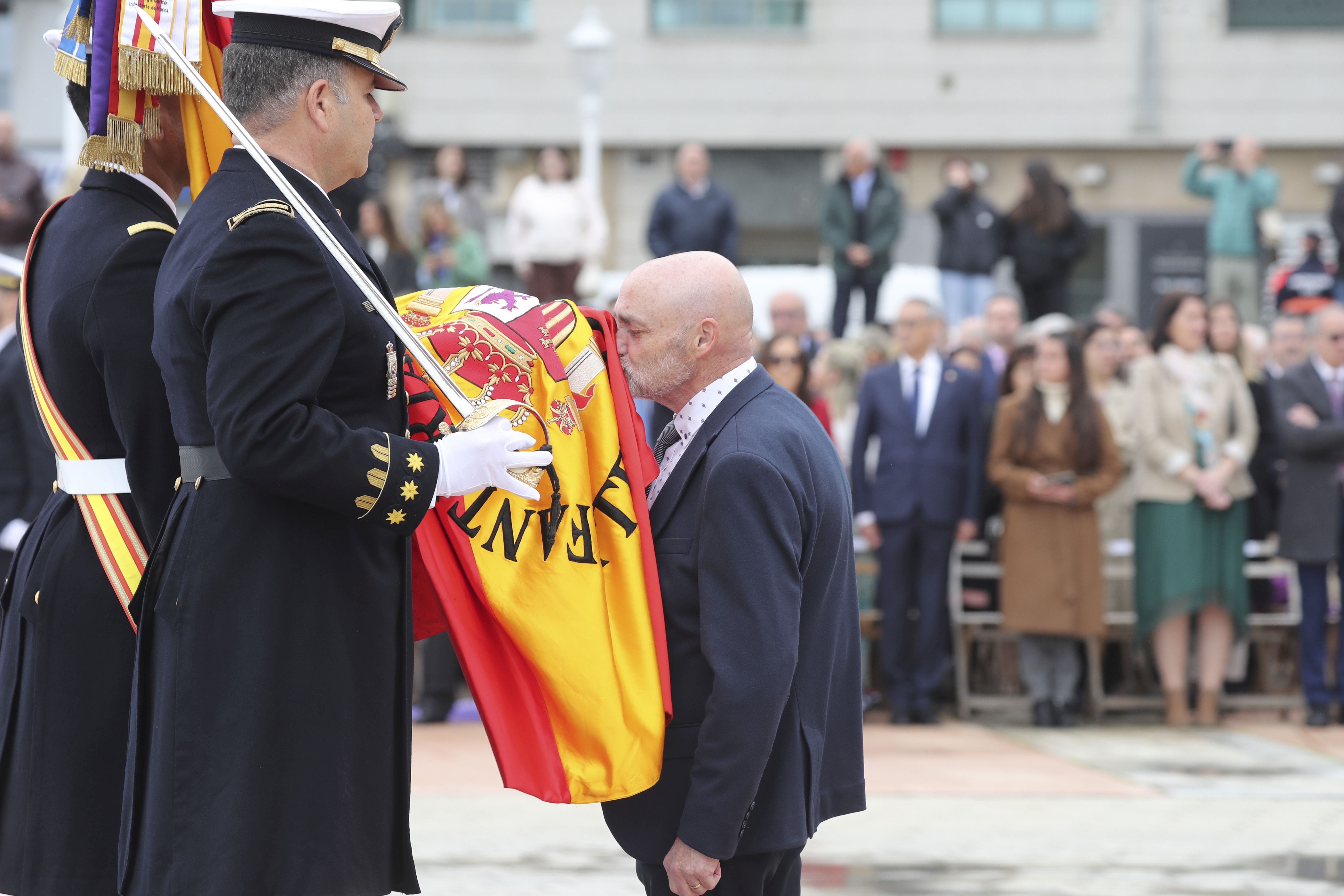 Las imágenes de la jura de bandera en Gijón (4)