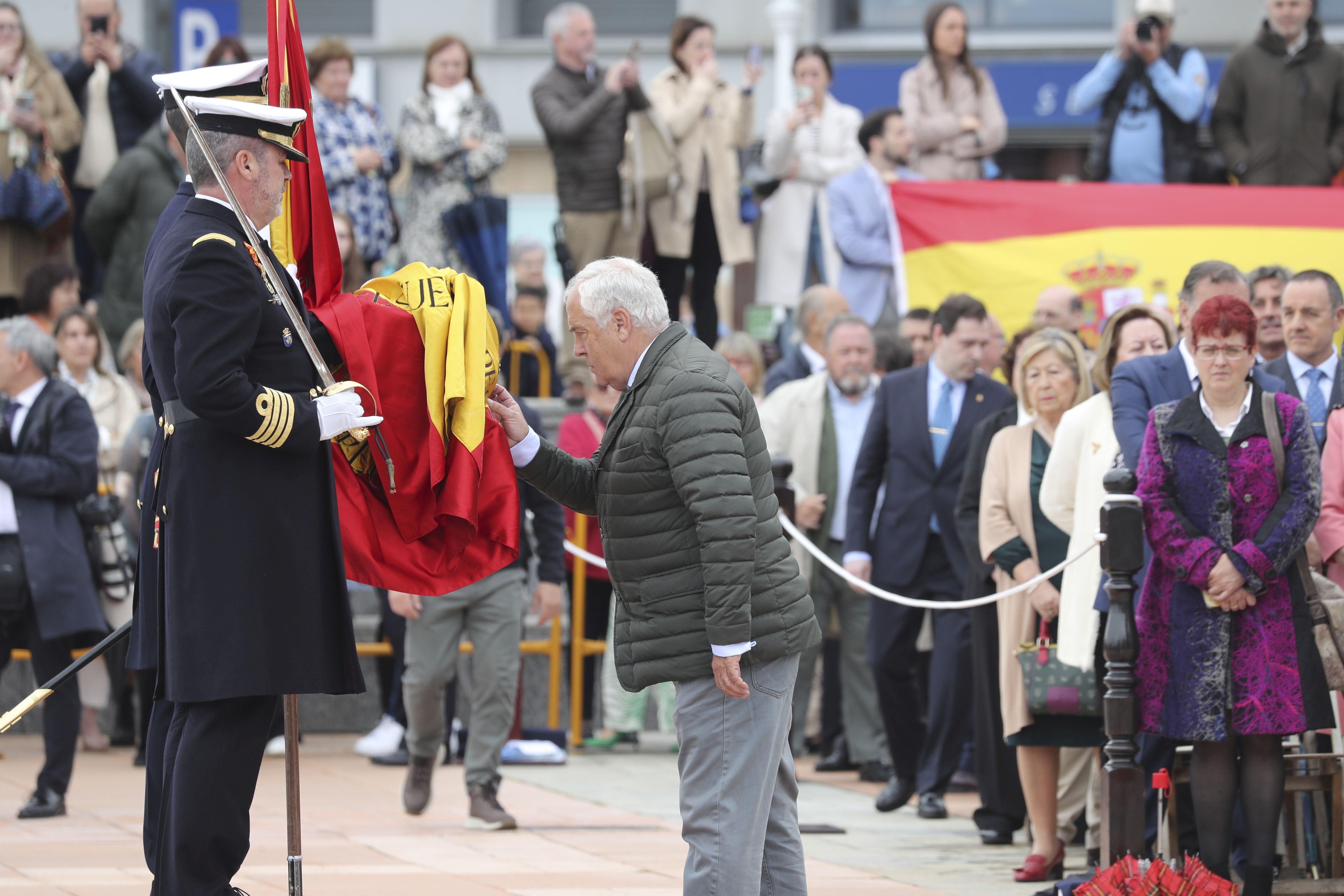 Las imágenes de la jura de bandera en Gijón (4)