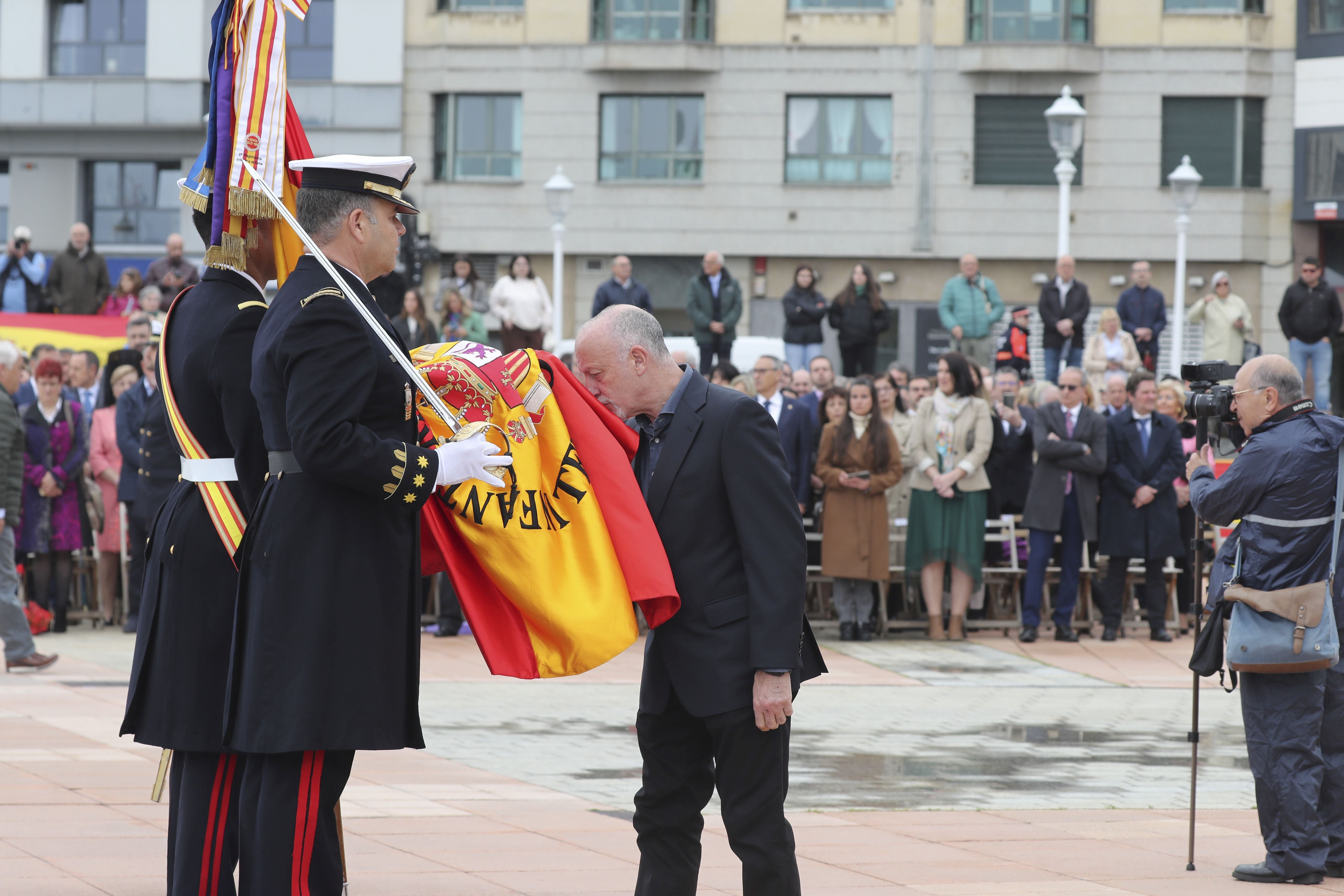 Las imágenes de la jura de bandera en Gijón (4)