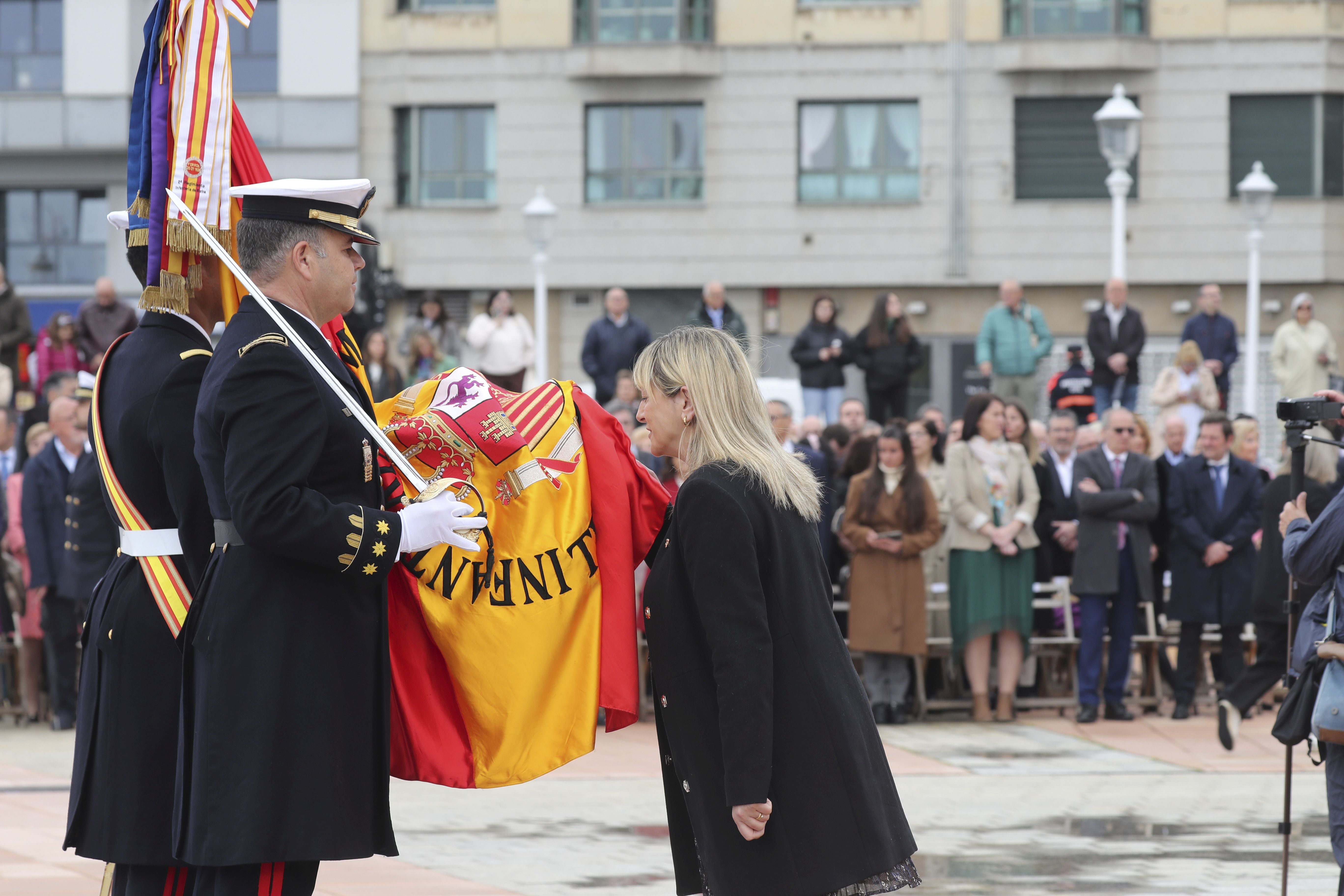 Las imágenes de la jura de bandera en Gijón (4)