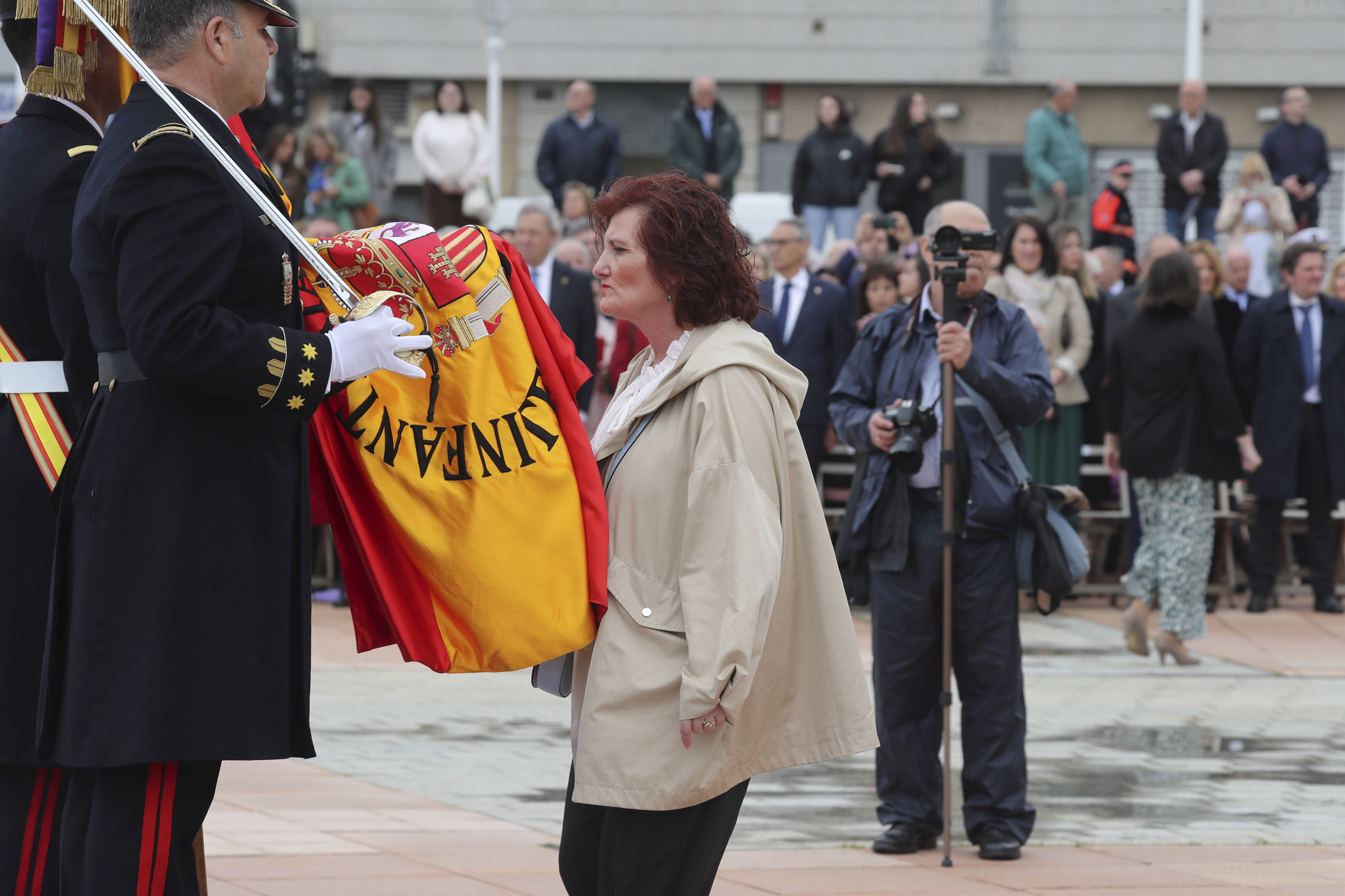 Las imágenes de la jura de bandera en Gijón (4)