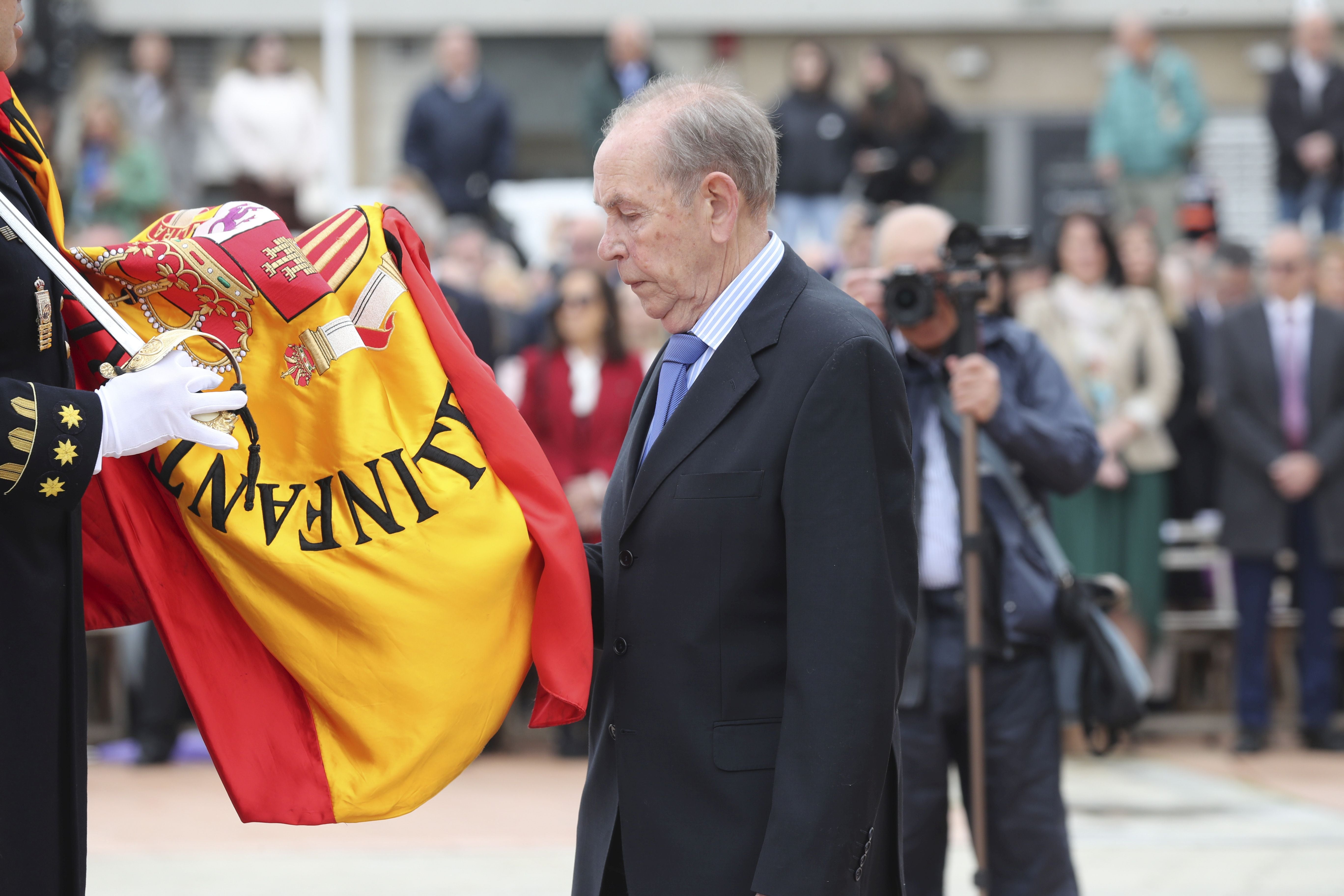 Las imágenes de la jura de bandera en Gijón (4)