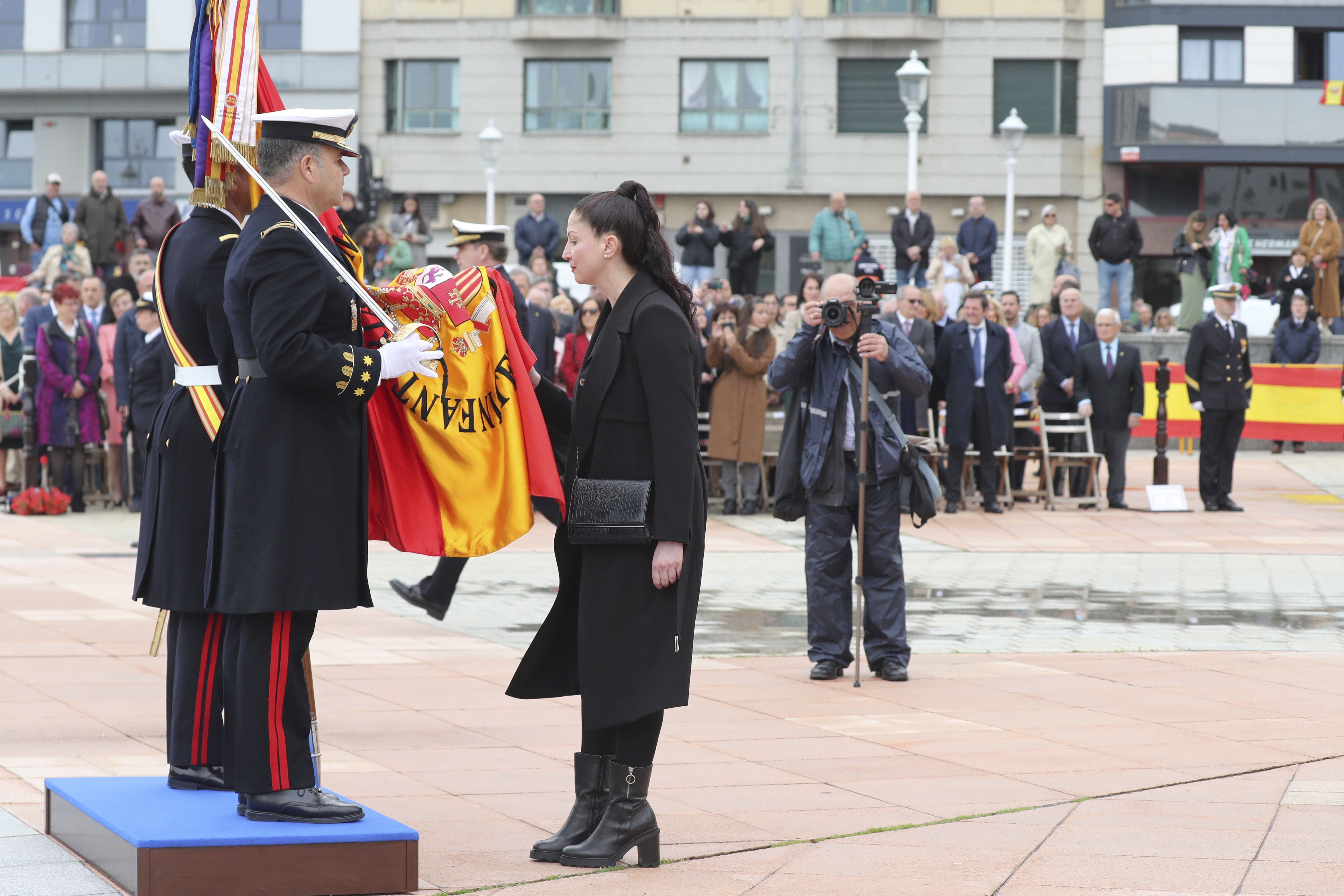 Las imágenes de la jura de bandera en Gijón (4)