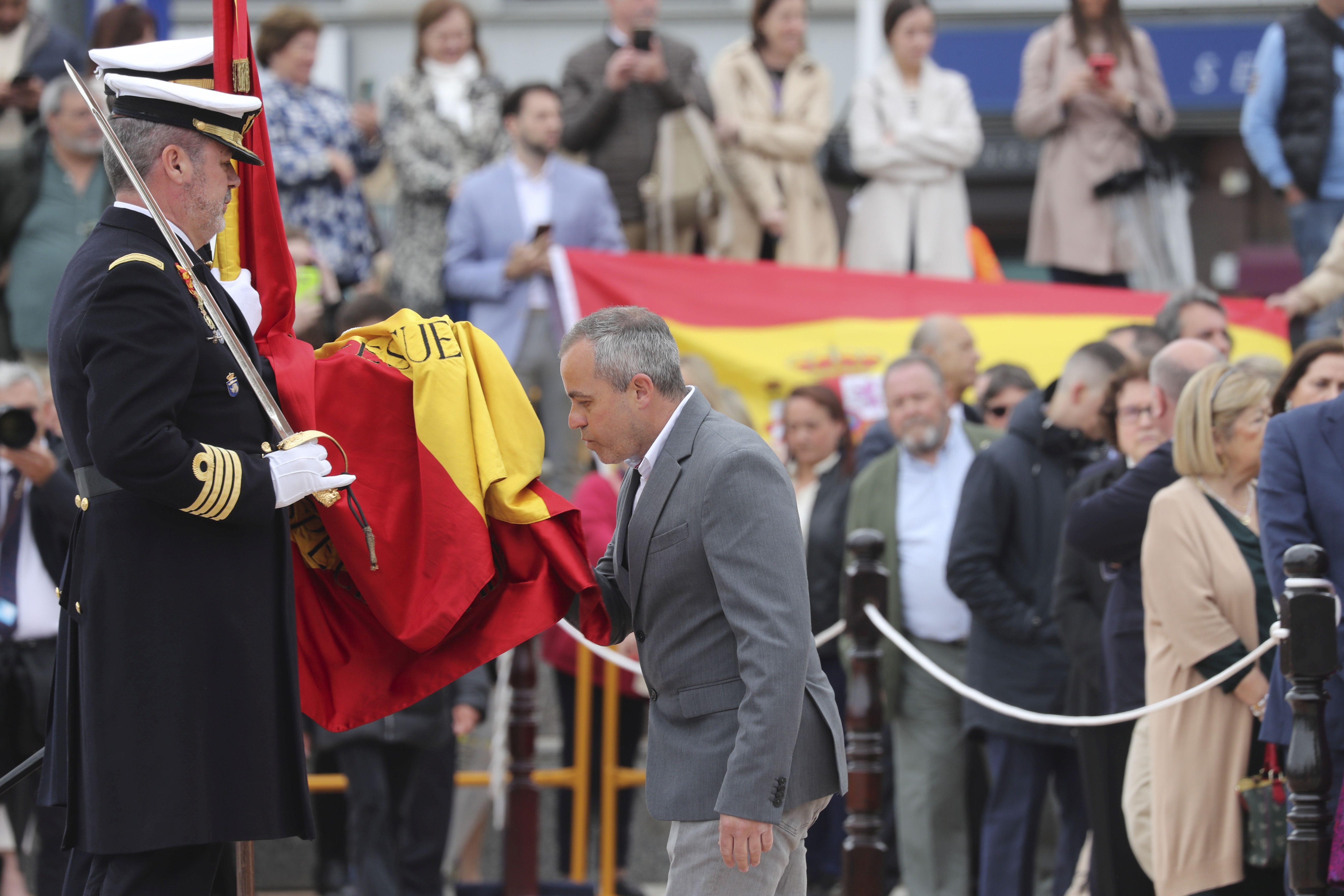 Las imágenes de la jura de bandera en Gijón (4)