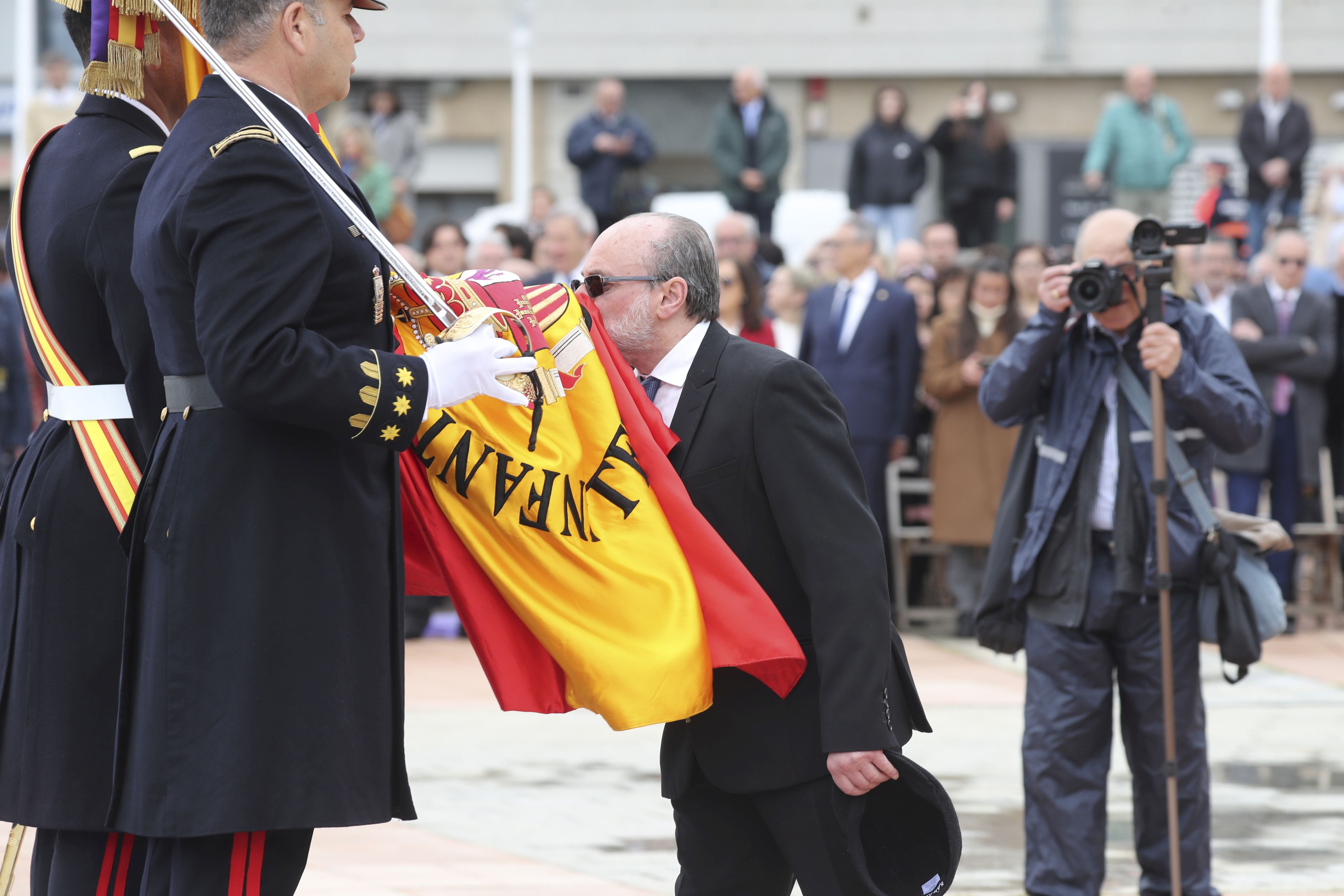 Las imágenes de la jura de bandera en Gijón (4)