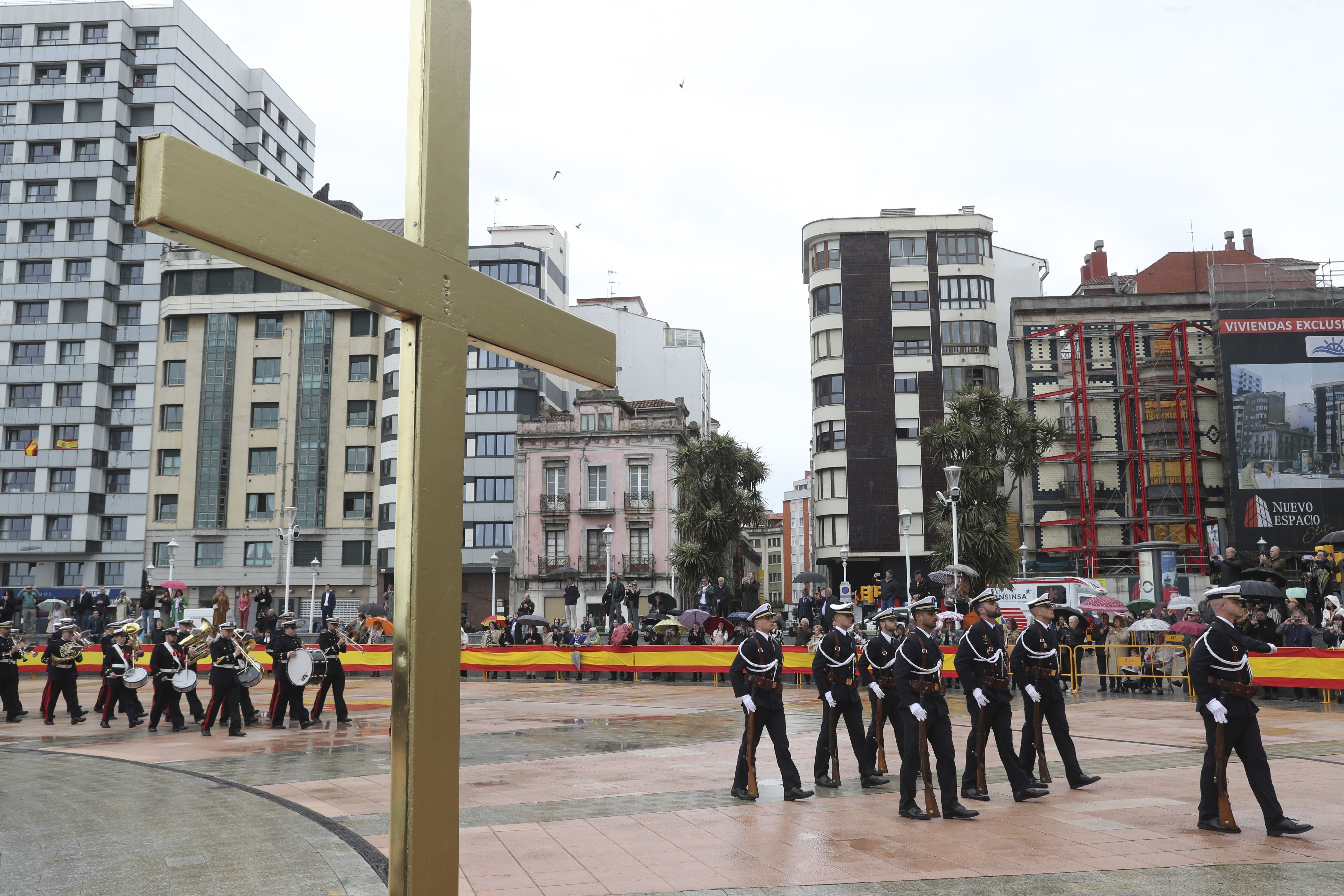 Las imágenes de la jura de bandera en Gijón (1)