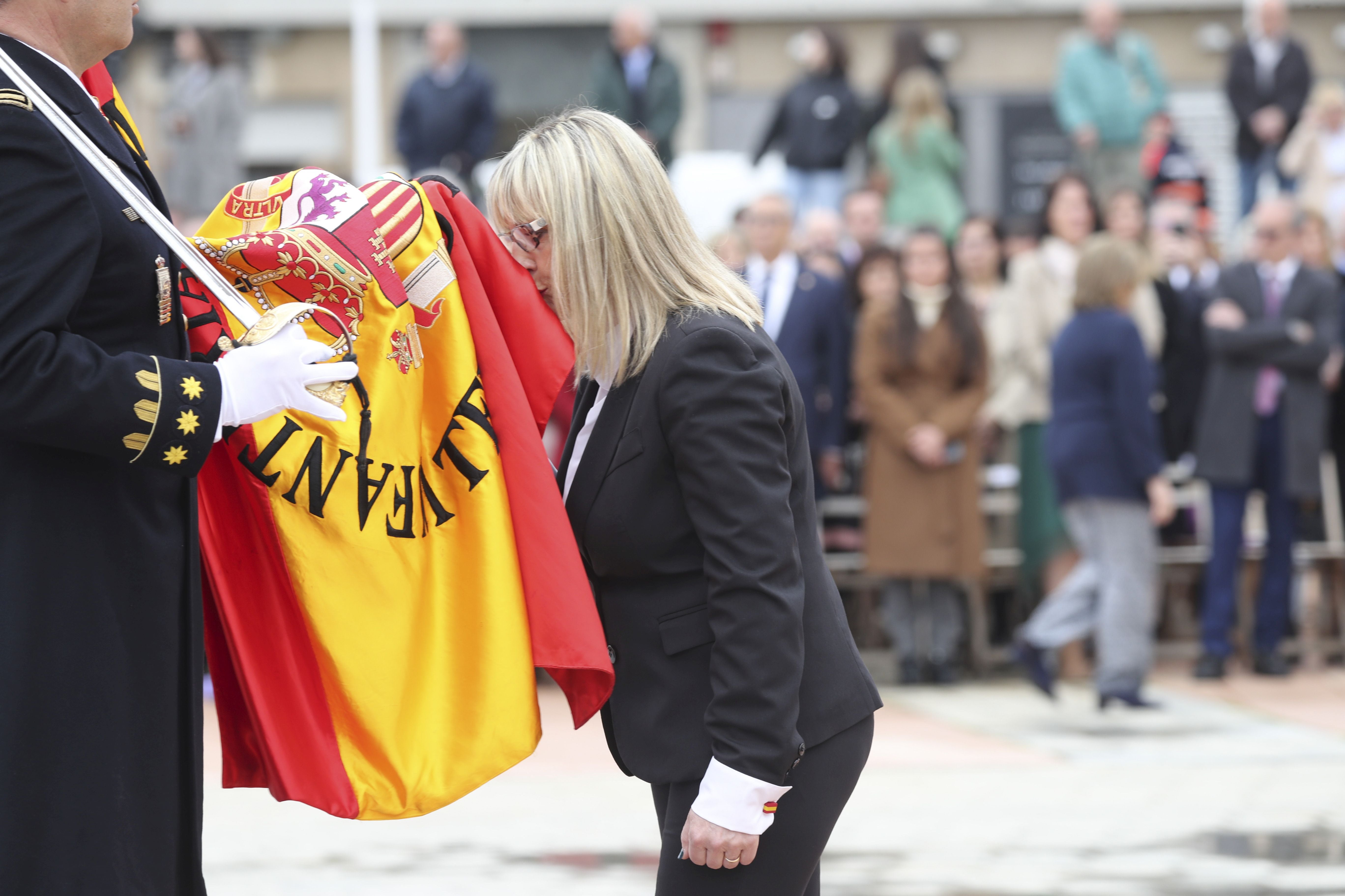 Las imágenes de la jura de bandera en Gijón (4)