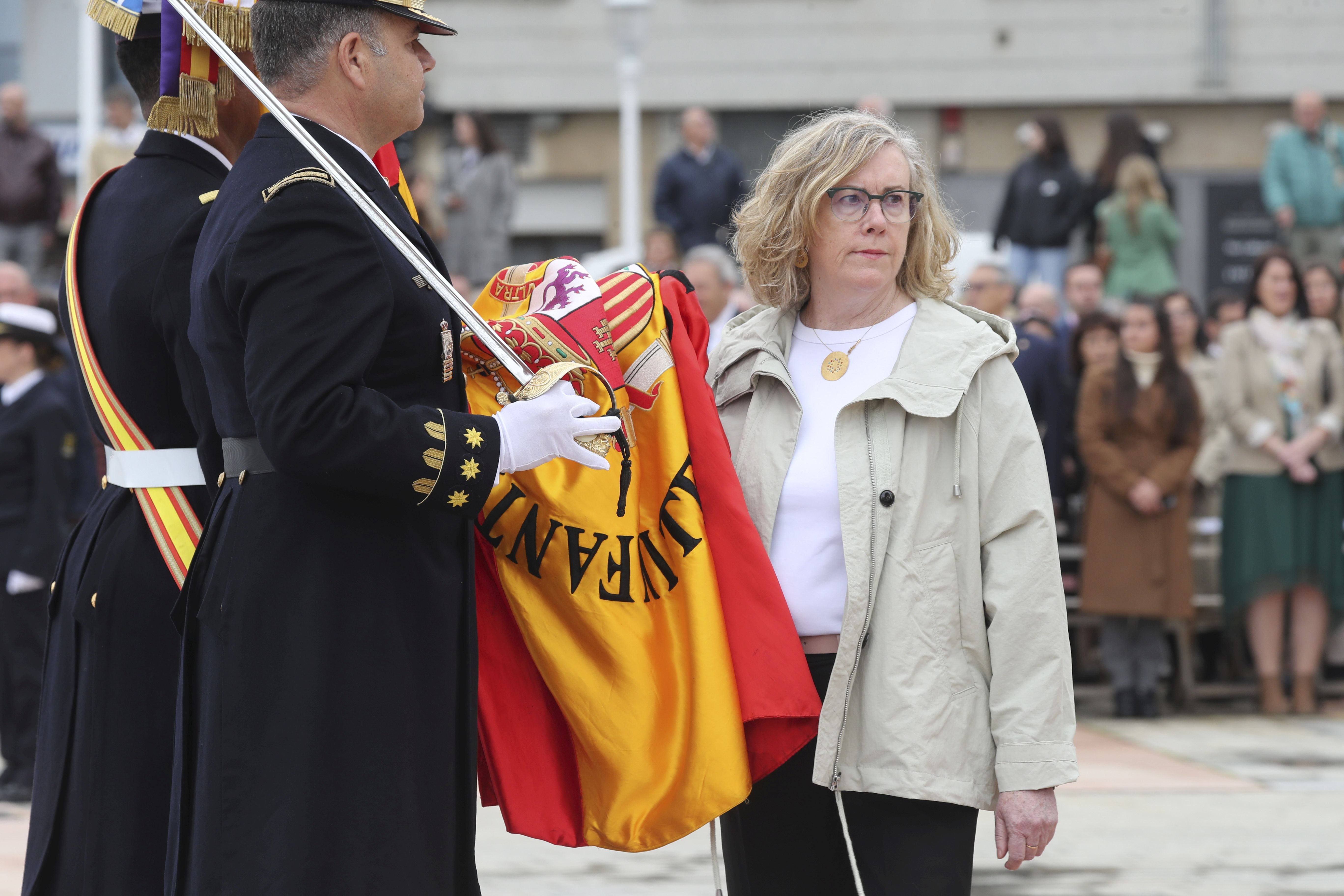 Las imágenes de la jura de bandera en Gijón (4)