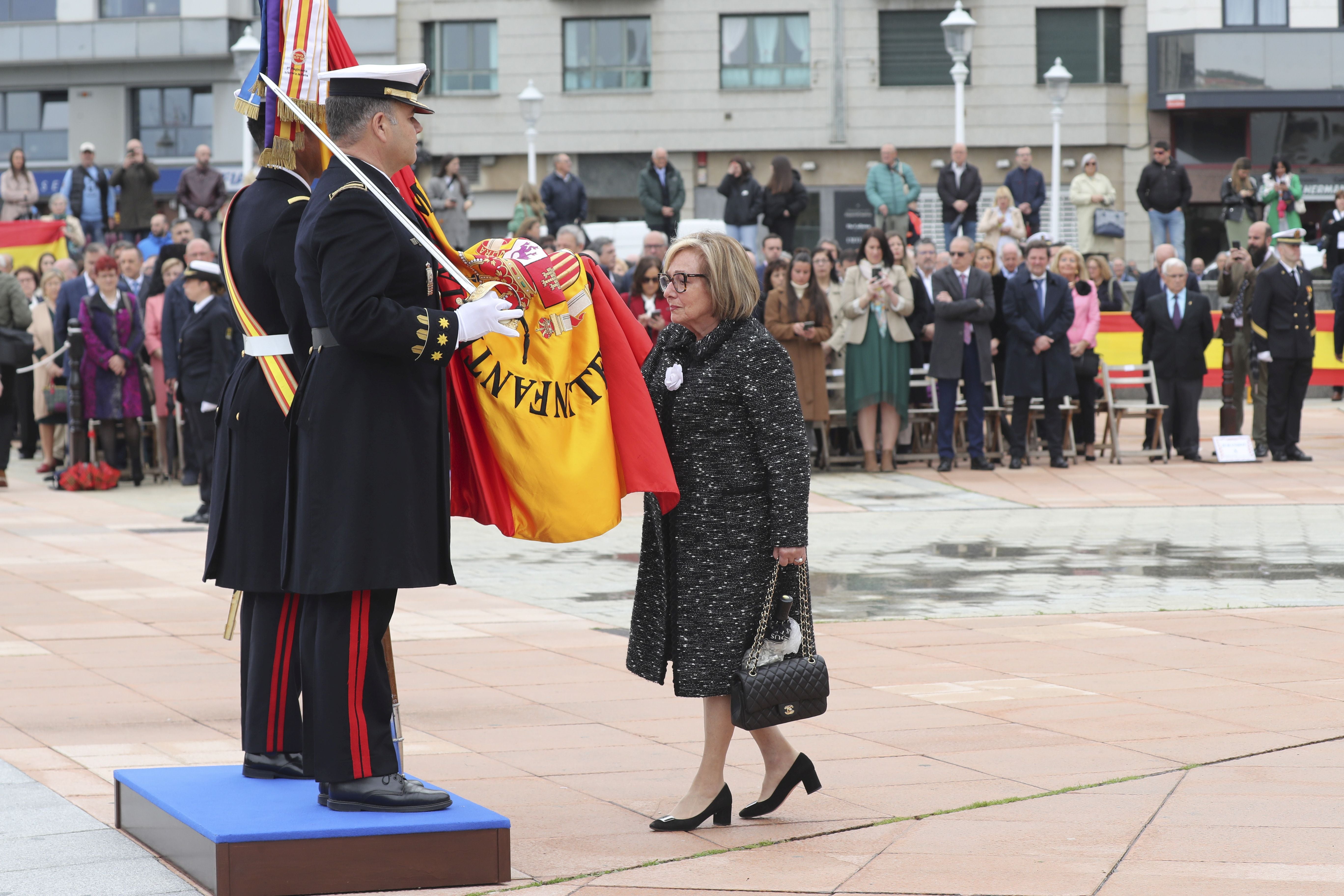 Las imágenes de la jura de bandera en Gijón (4)