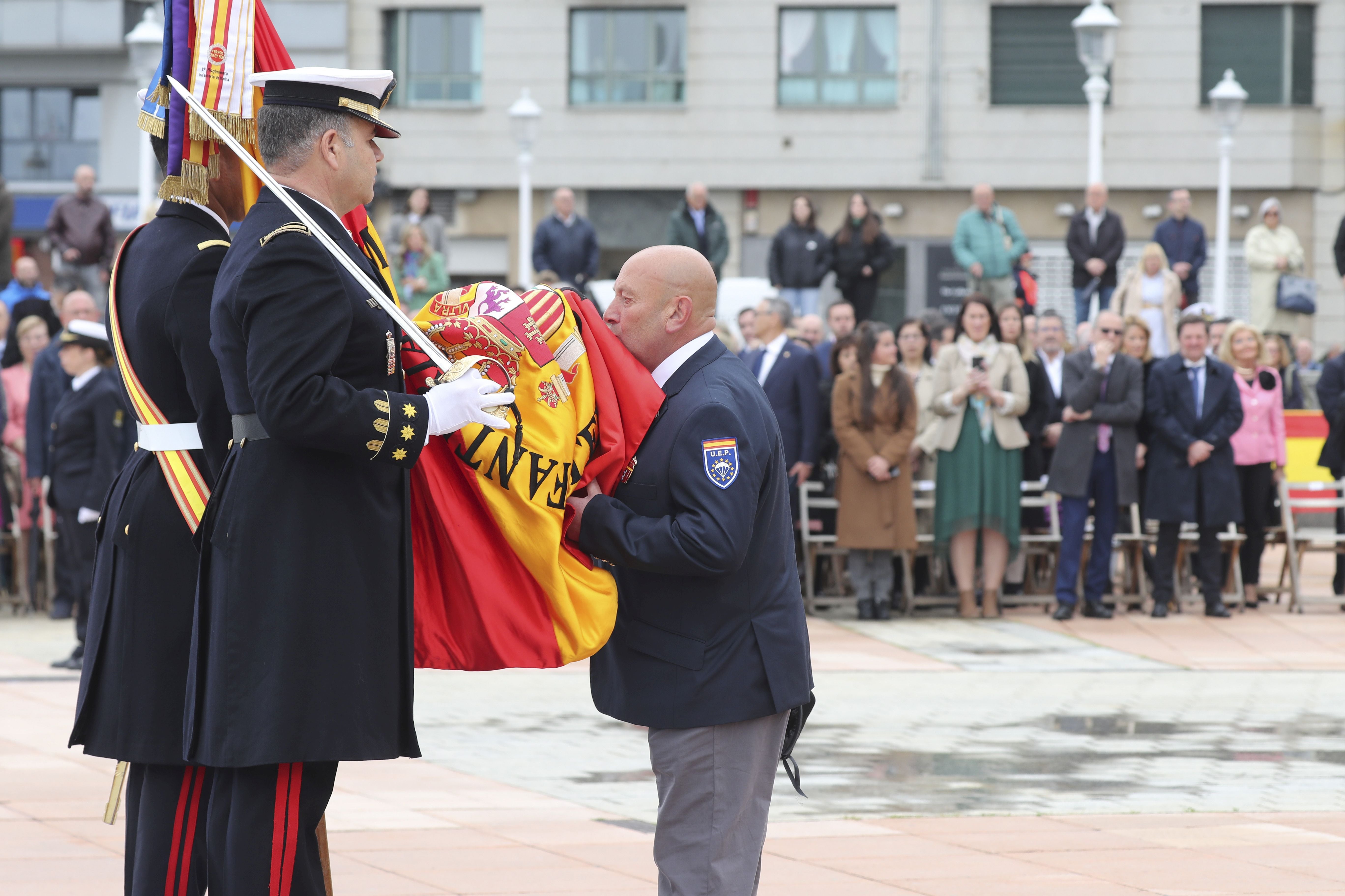 Las imágenes de la jura de bandera en Gijón (4)