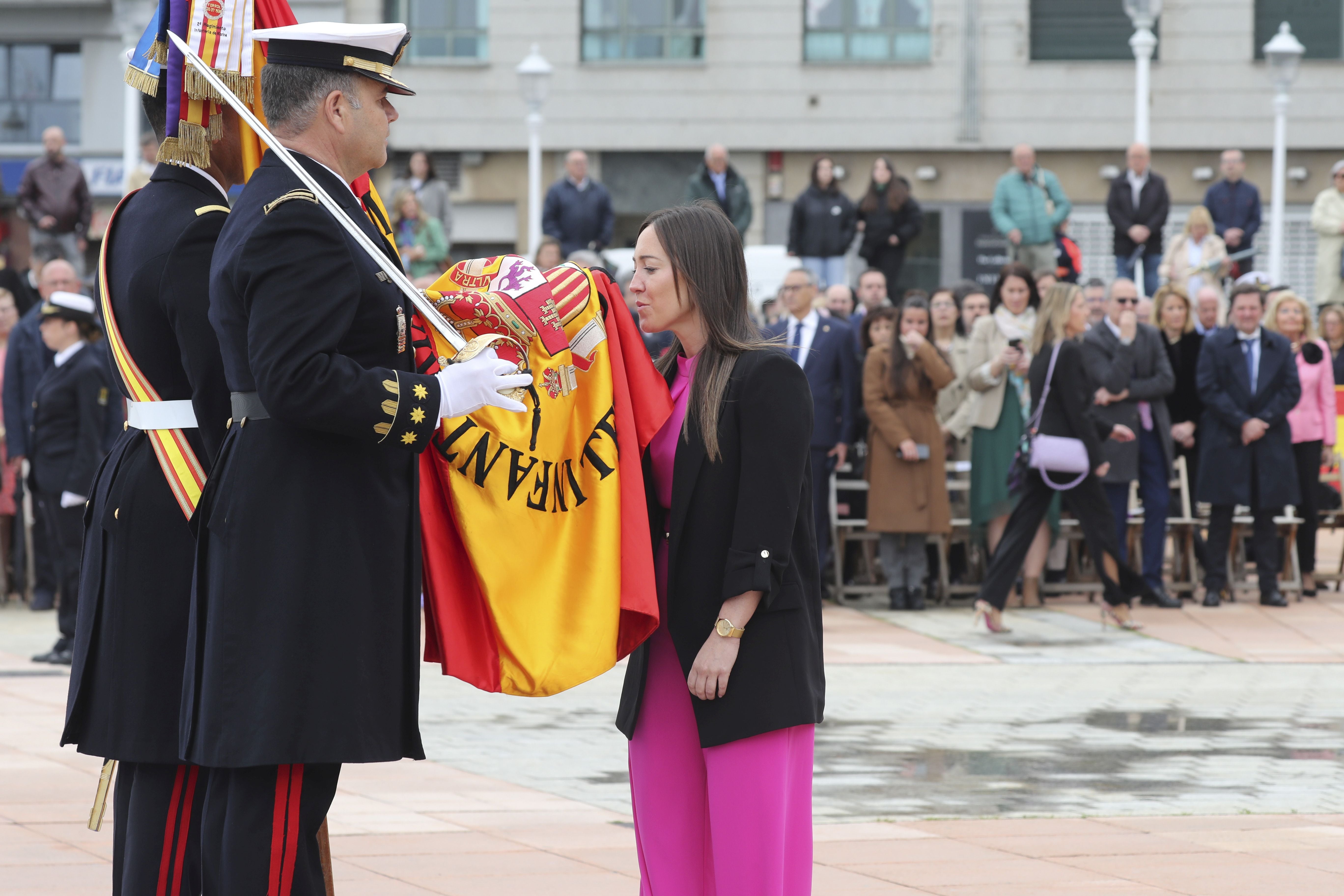 Las imágenes de la jura de bandera en Gijón (4)